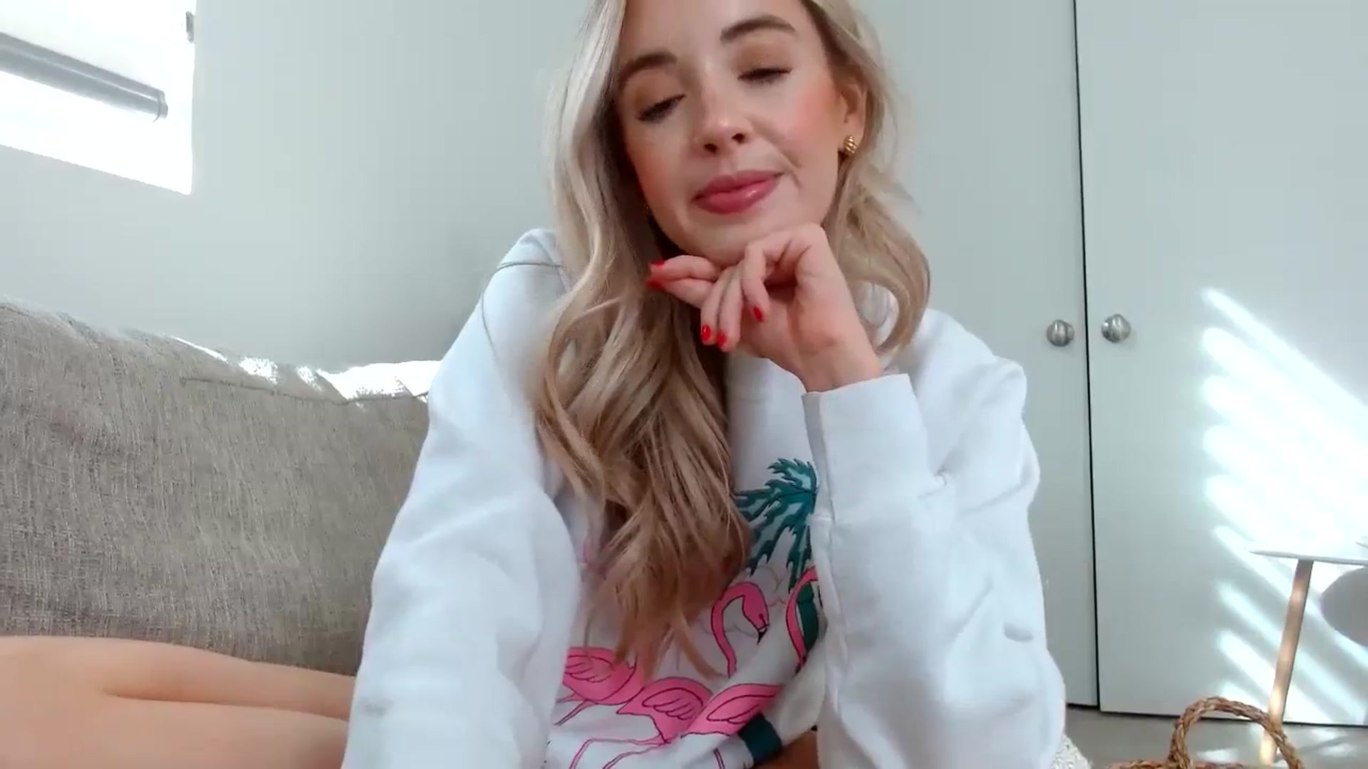 Gallery image thumbnail from Vegansoda's myfreecams stream on, 08/15/2023, 24:10 image 15 of 20