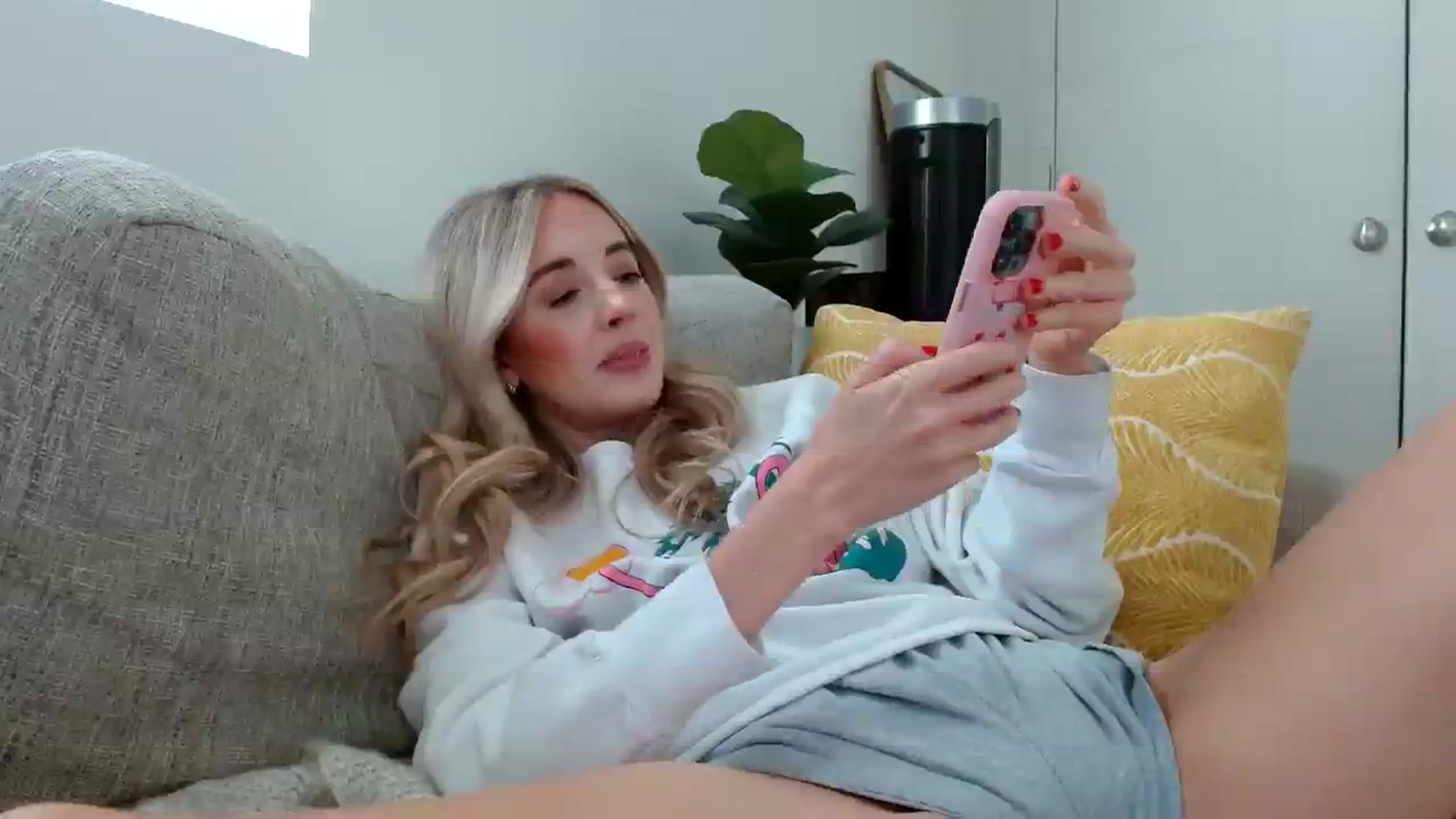Gallery image thumbnail from Vegansoda's myfreecams stream on, 08/15/2023, 01:26 image 20 of 20