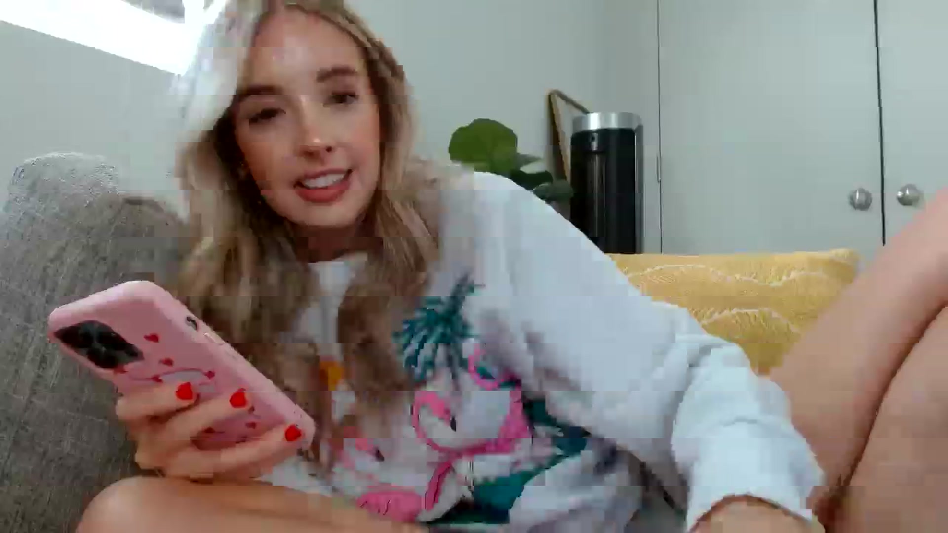 Gallery image thumbnail from Vegansoda's myfreecams stream on, 08/15/2023, 01:26 image 10 of 20