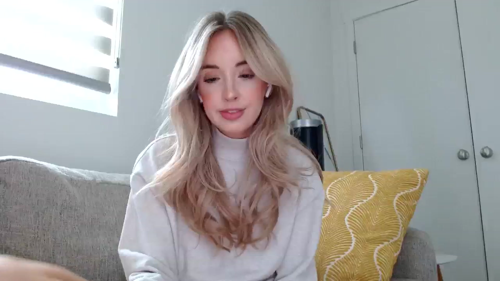 Gallery image thumbnail from Vegansoda's myfreecams stream on, 08/18/2023, 24:31 image 11 of 20