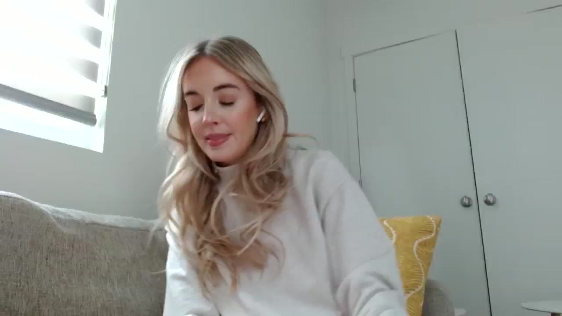 Gallery image thumbnail from Vegansoda's myfreecams stream on, 08/18/2023, 24:31 image 1 of 20