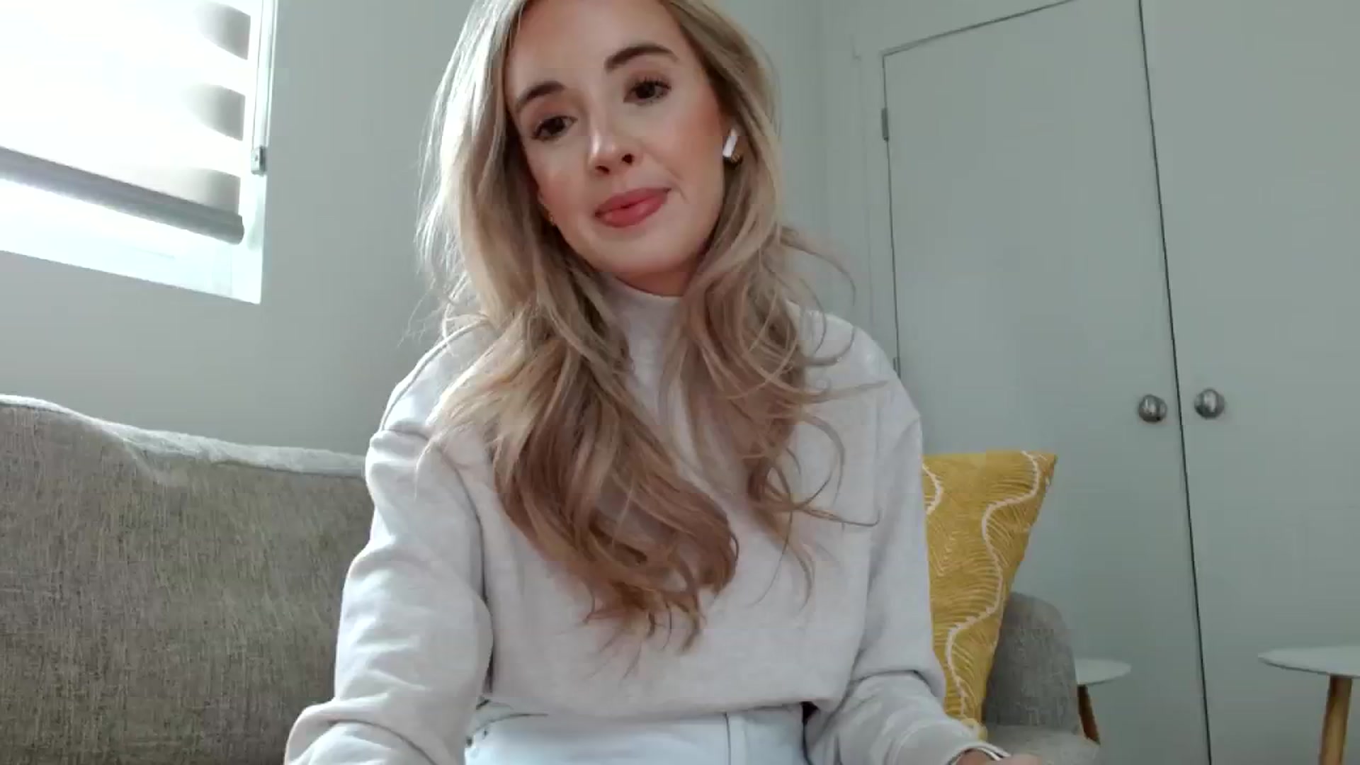 Gallery image thumbnail from Vegansoda's myfreecams stream on, 08/18/2023, 24:31 image 6 of 20