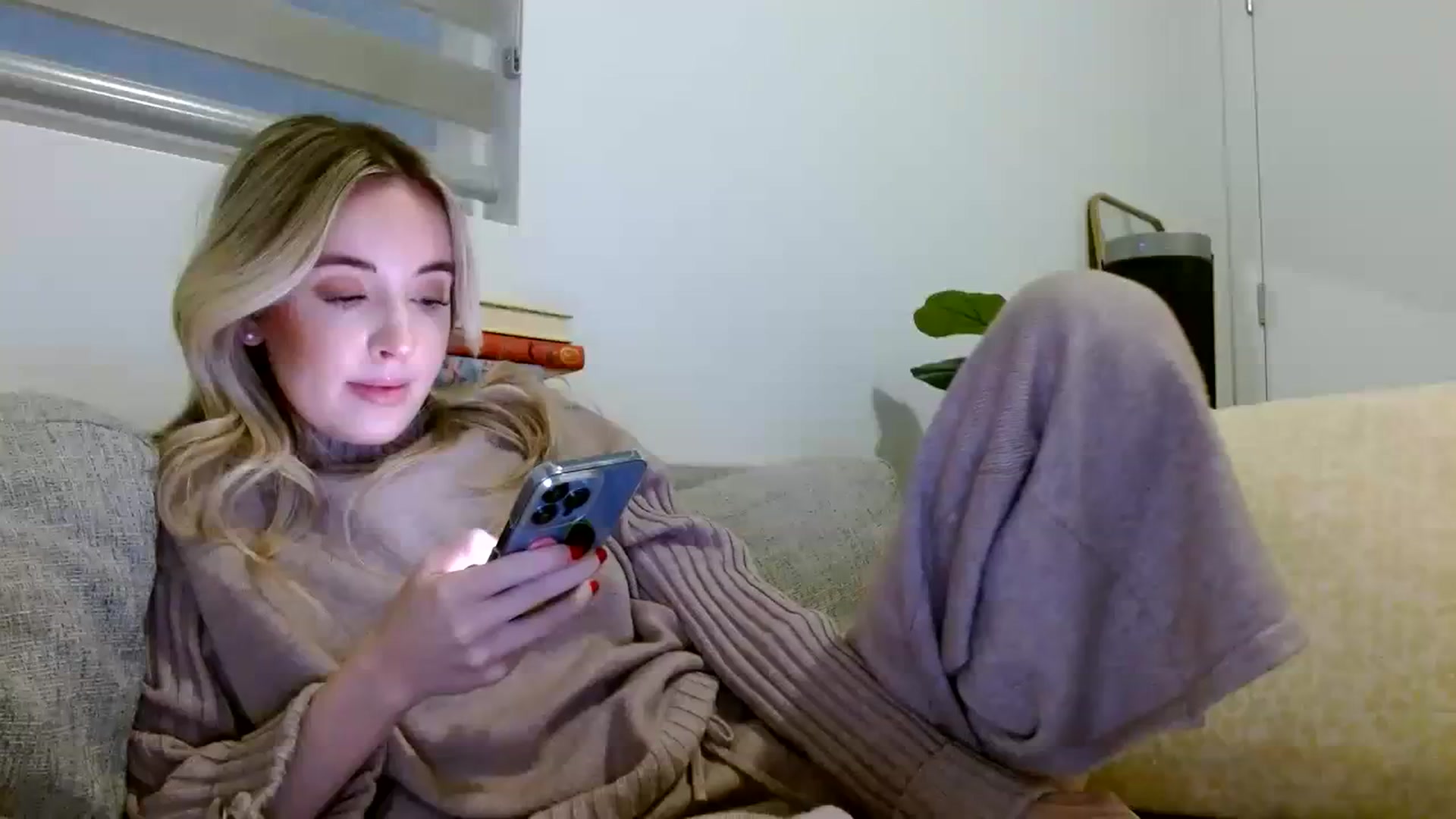 Gallery image thumbnail from Vegansoda's myfreecams stream on, 12/03/2023, 24:25 image 17 of 20