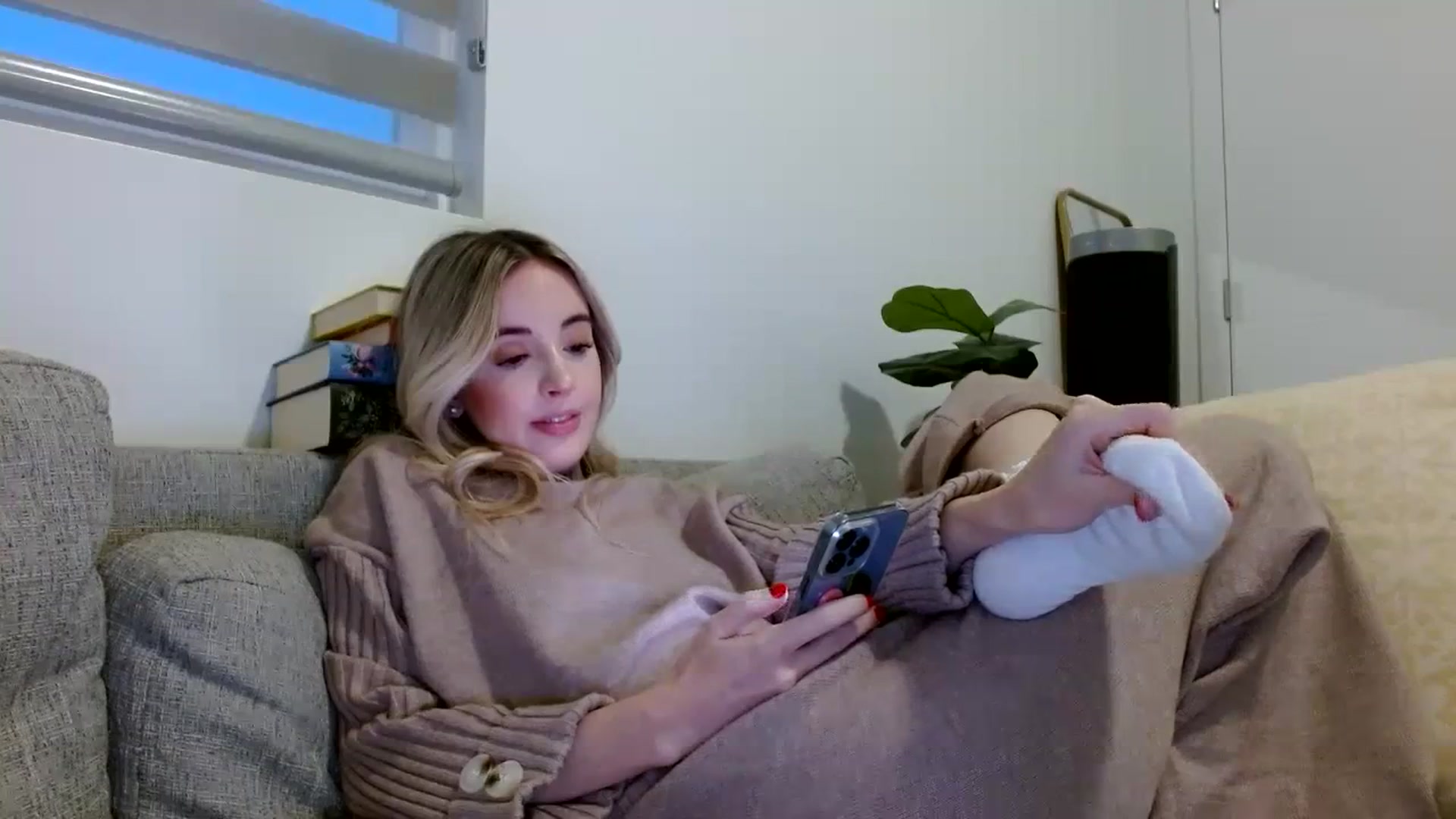 Gallery image thumbnail from Vegansoda's myfreecams stream on, 12/03/2023, 24:25 image 6 of 20