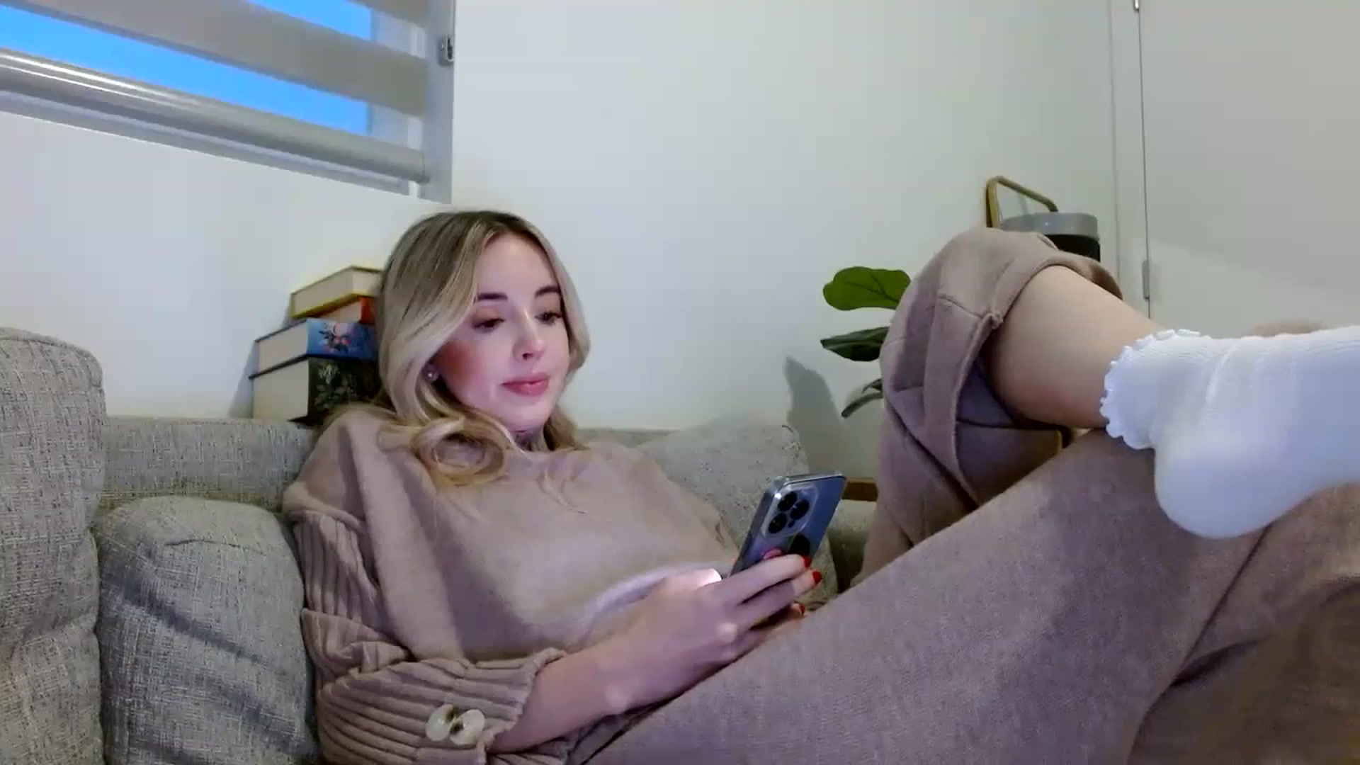 Gallery image thumbnail from Vegansoda's myfreecams stream on, 12/03/2023, 24:25 image 5 of 20
