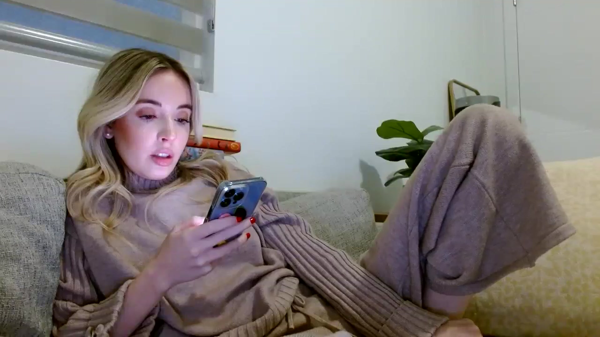 Gallery image thumbnail from Vegansoda's myfreecams stream on, 12/03/2023, 24:25 image 16 of 20