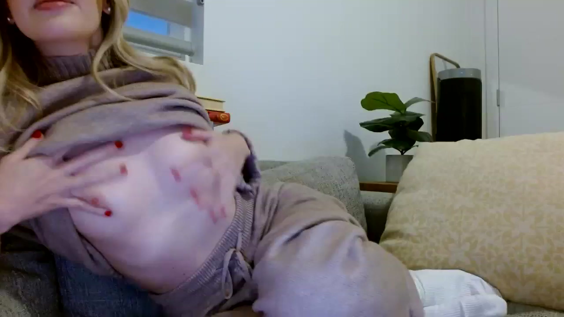 Gallery image thumbnail from Vegansoda's myfreecams stream on, 12/03/2023, 24:25 image 9 of 20