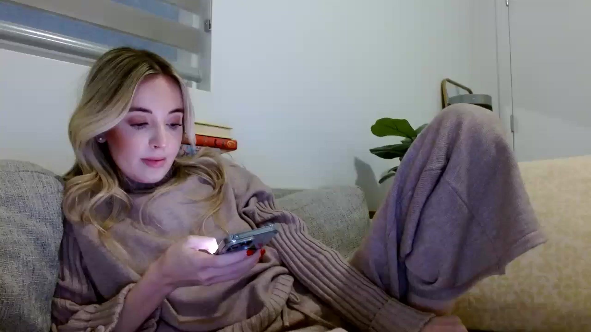 Gallery image thumbnail from Vegansoda's myfreecams stream on, 12/03/2023, 24:25 image 18 of 20