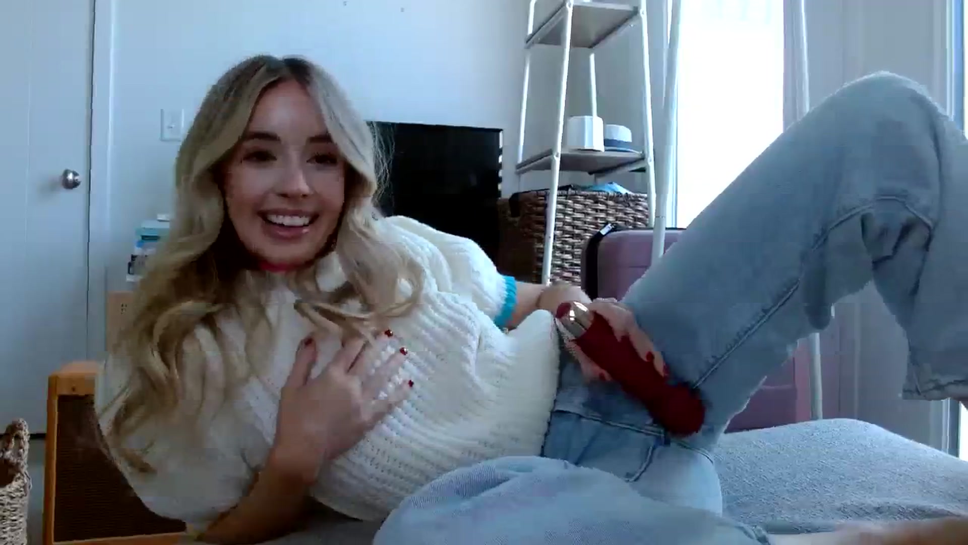 Gallery image thumbnail from Vegansoda's myfreecams stream on, 12/05/2023, 21:15 image 8 of 20