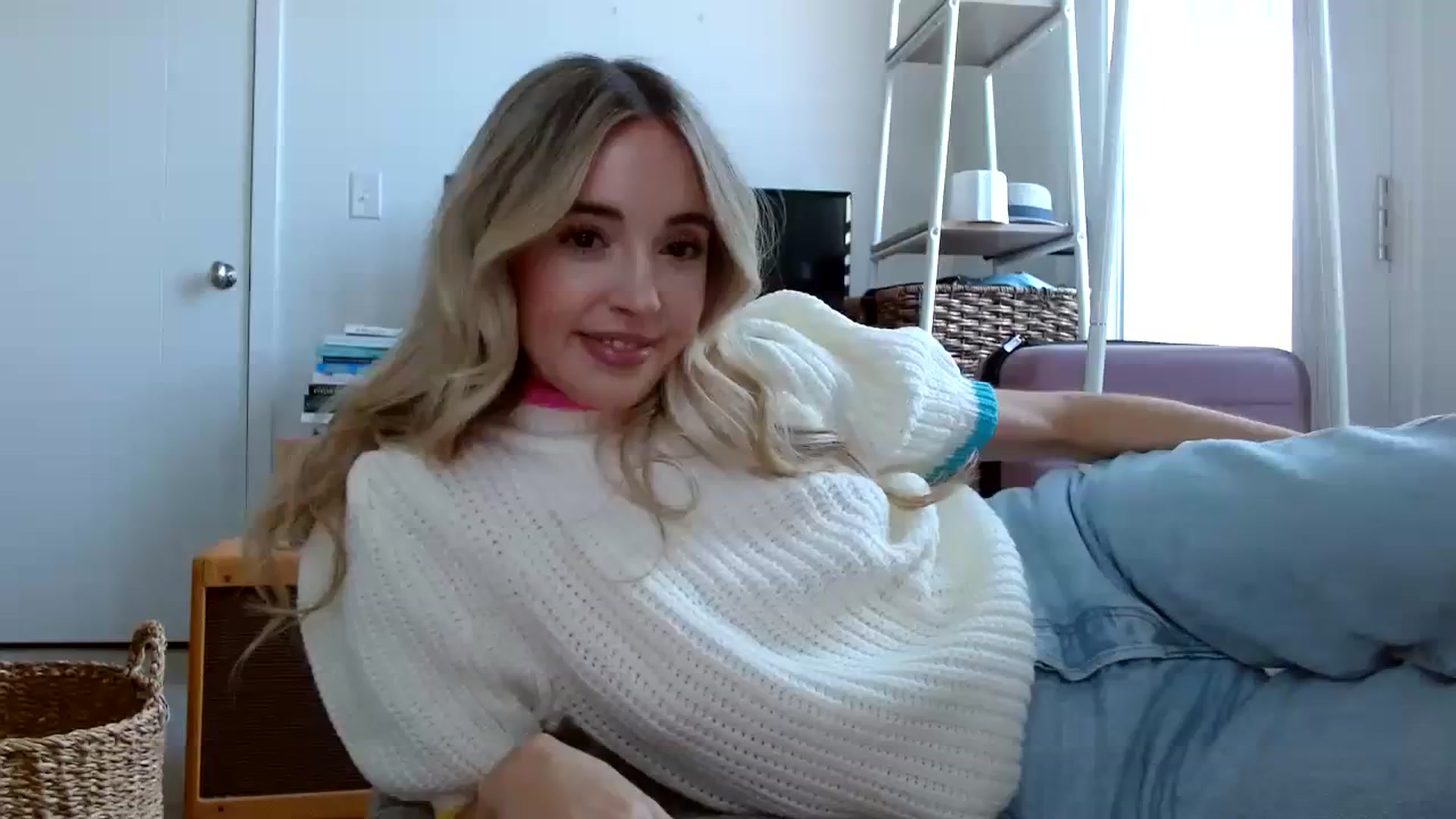 Gallery image thumbnail from Vegansoda's myfreecams stream on, 12/05/2023, 21:15 image 9 of 20