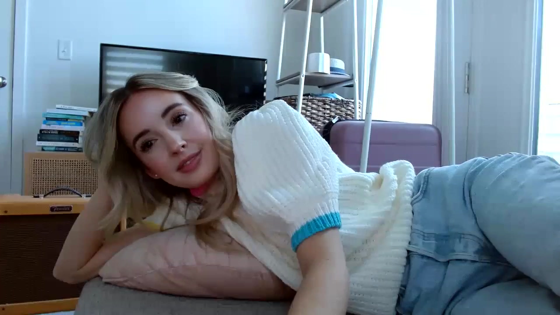 Gallery image thumbnail from Vegansoda's myfreecams stream on, 12/05/2023, 21:15 image 13 of 20