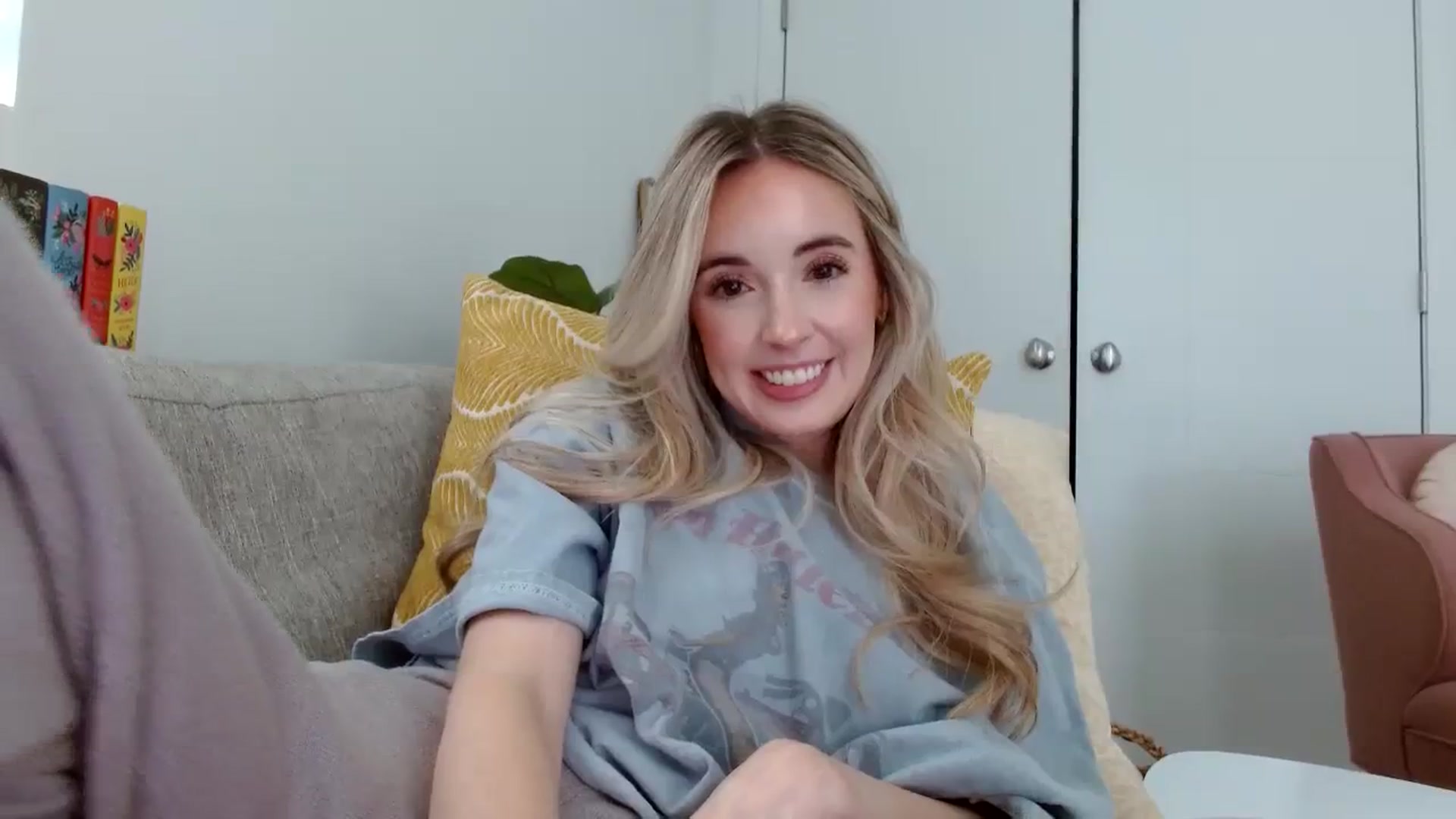 Gallery image thumbnail from Vegansoda's myfreecams stream on, 01/25/2024, 19:29 image 11 of 20