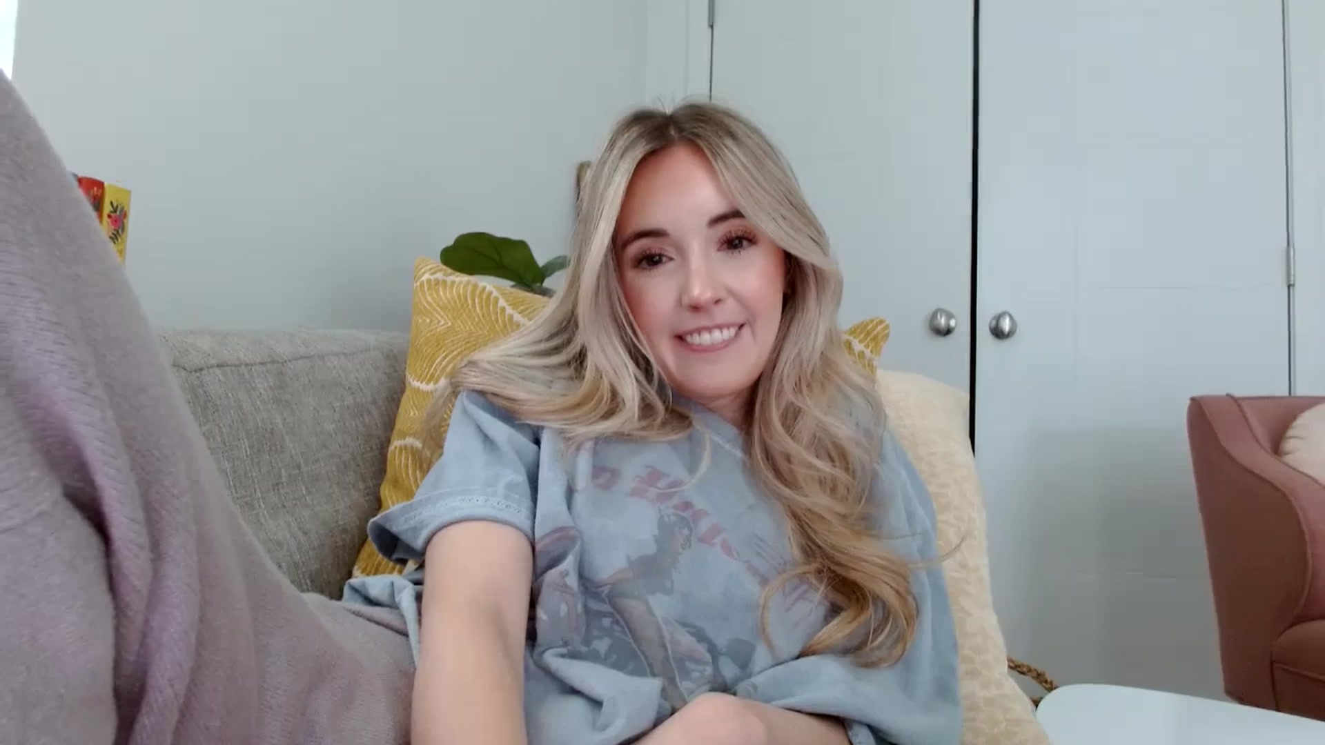 Gallery image thumbnail from Vegansoda's myfreecams stream on, 01/25/2024, 19:29 image 9 of 20