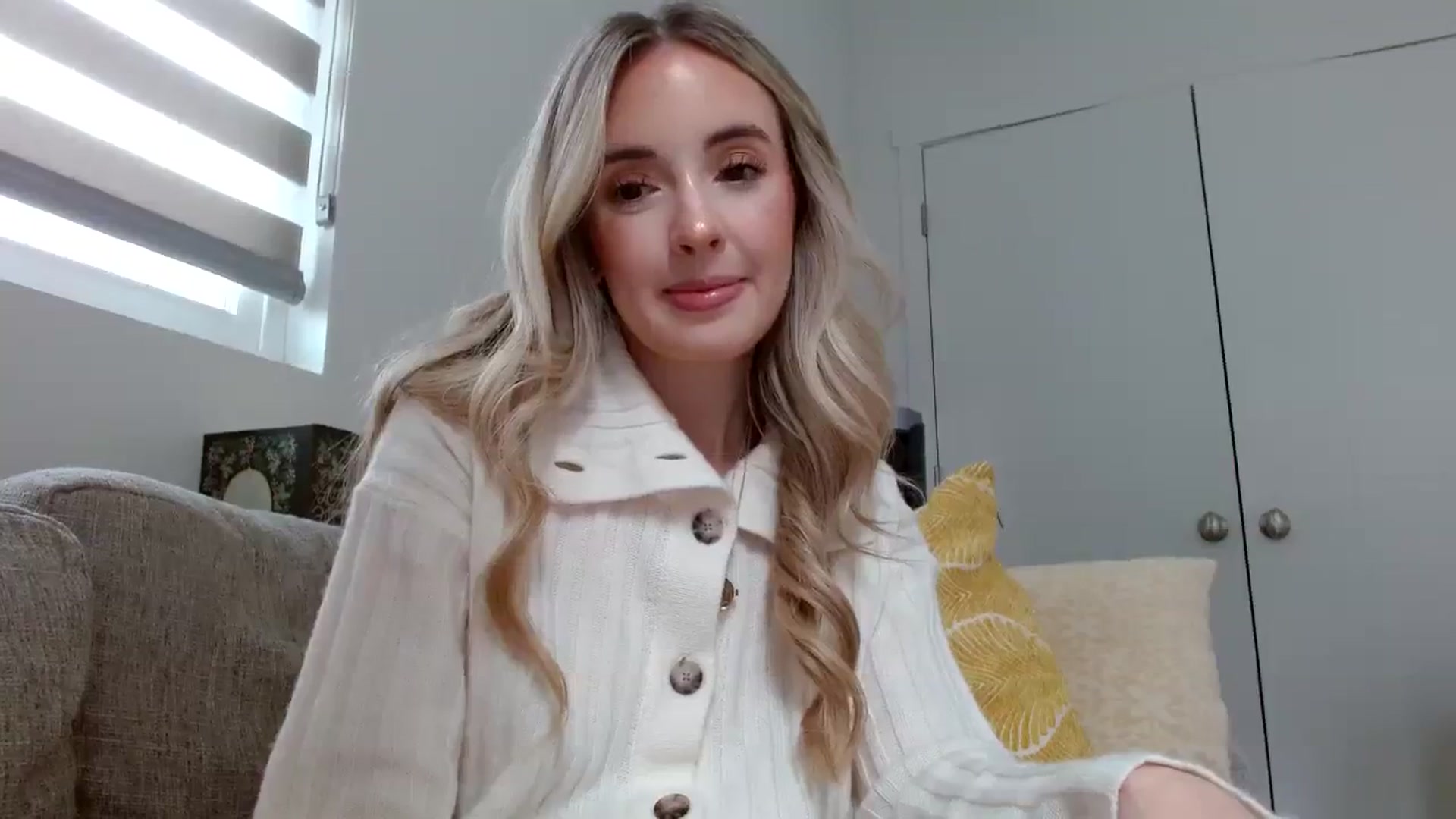 Gallery image thumbnail from Vegansoda's myfreecams stream on, 02/01/2024, 20:30 image 15 of 20