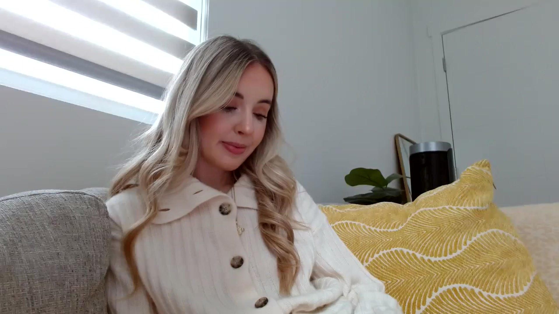 Gallery image thumbnail from Vegansoda's myfreecams stream on, 02/01/2024, 20:30 image 16 of 20