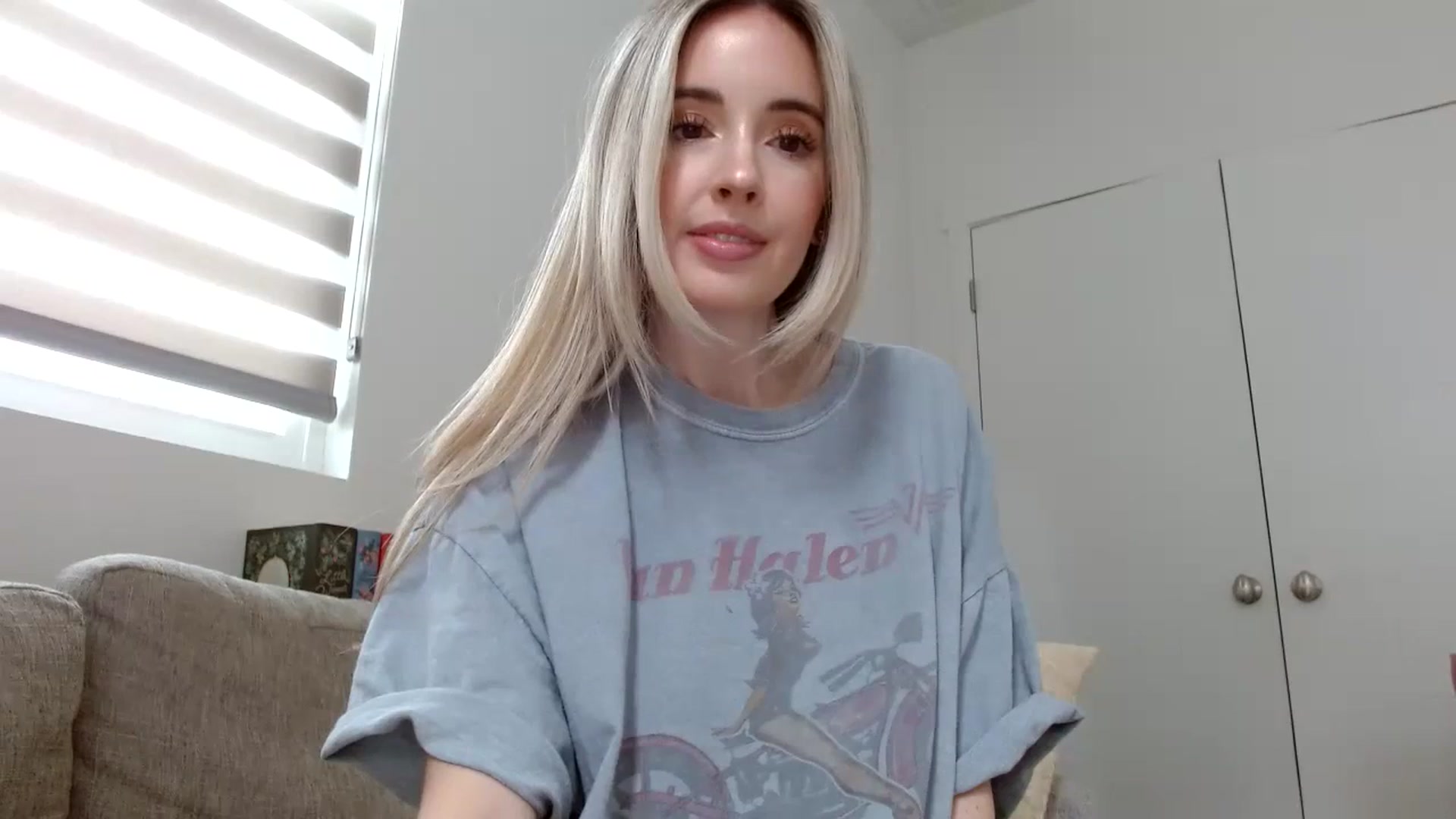 Gallery image thumbnail from Vegansoda's myfreecams stream on, 02/06/2024, 19:17 image 13 of 20