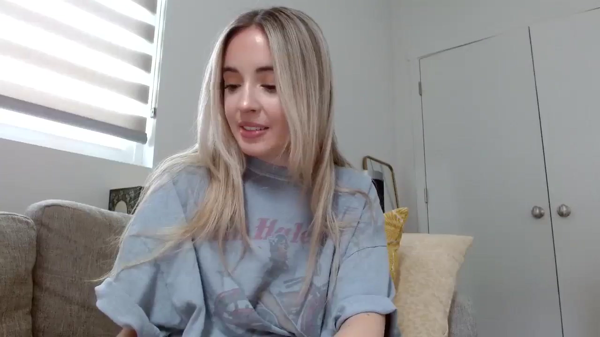 Gallery image thumbnail from Vegansoda's myfreecams stream on, 02/06/2024, 19:17 image 19 of 20