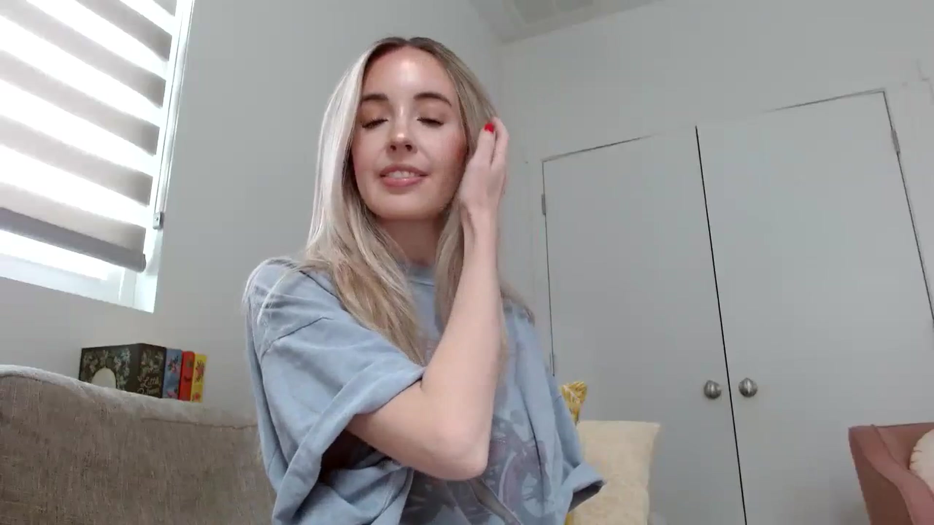 Gallery image thumbnail from Vegansoda's myfreecams stream on, 02/06/2024, 19:17 image 7 of 20