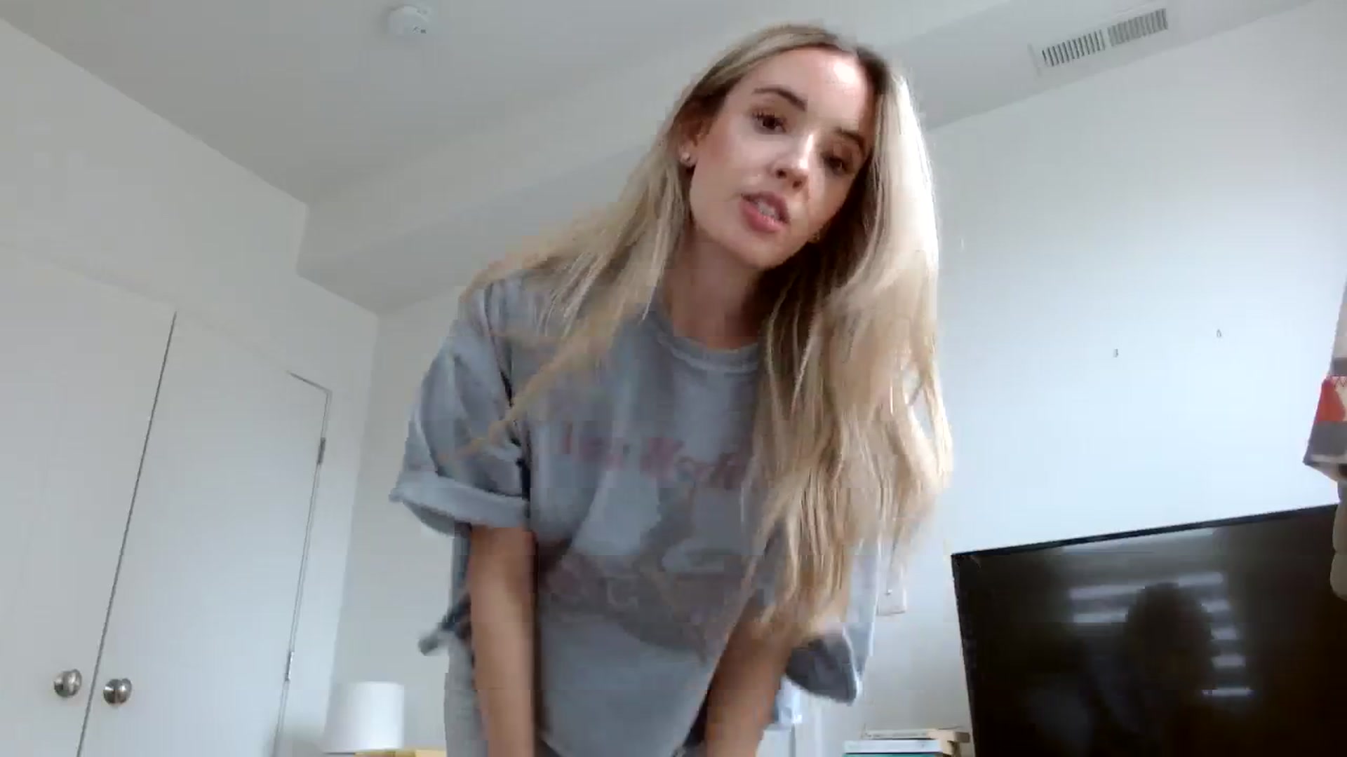 Gallery image thumbnail from Vegansoda's myfreecams stream on, 02/06/2024, 19:17 image 3 of 20