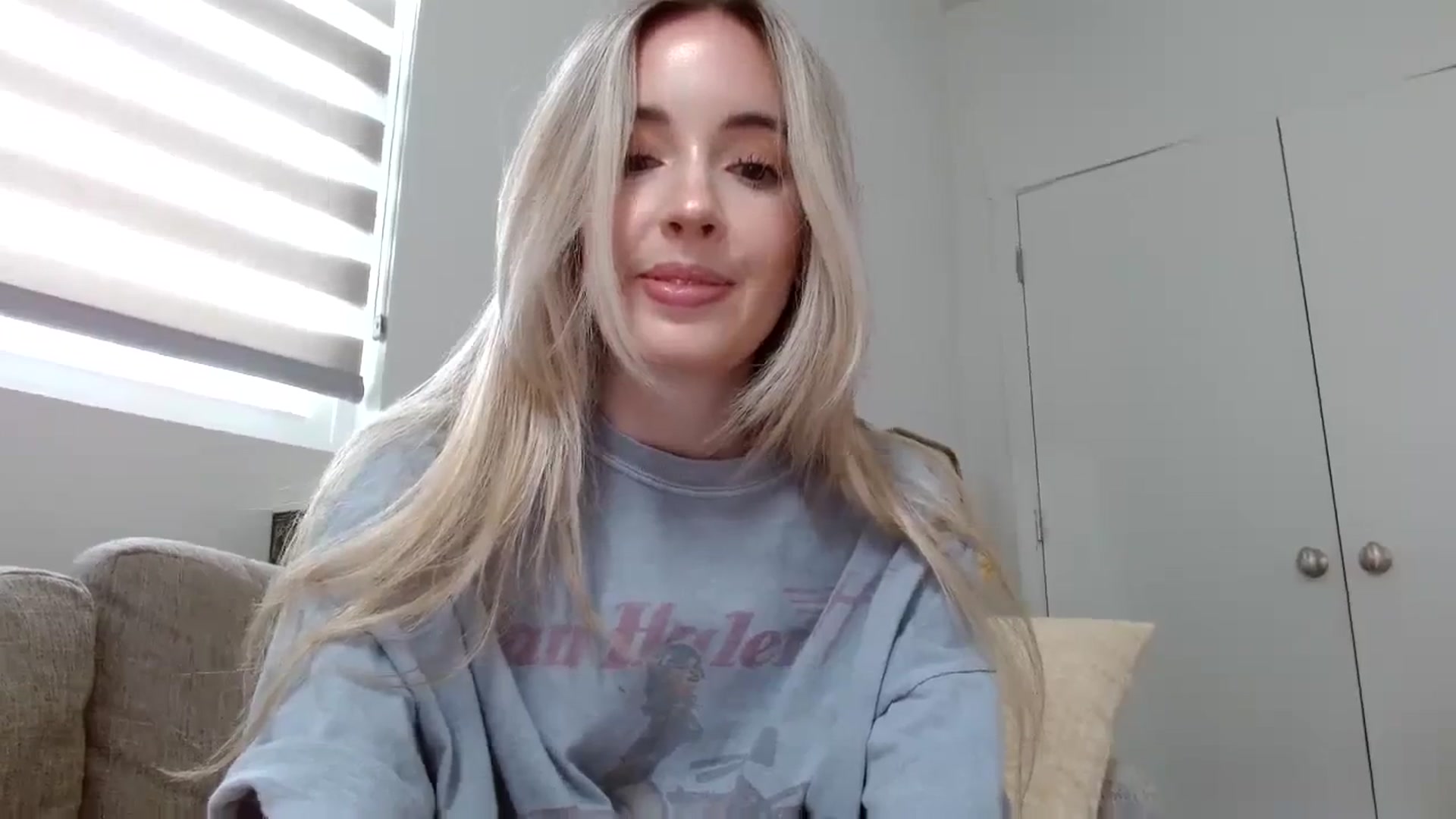 Gallery image thumbnail from Vegansoda's myfreecams stream on, 02/06/2024, 19:17 image 16 of 20