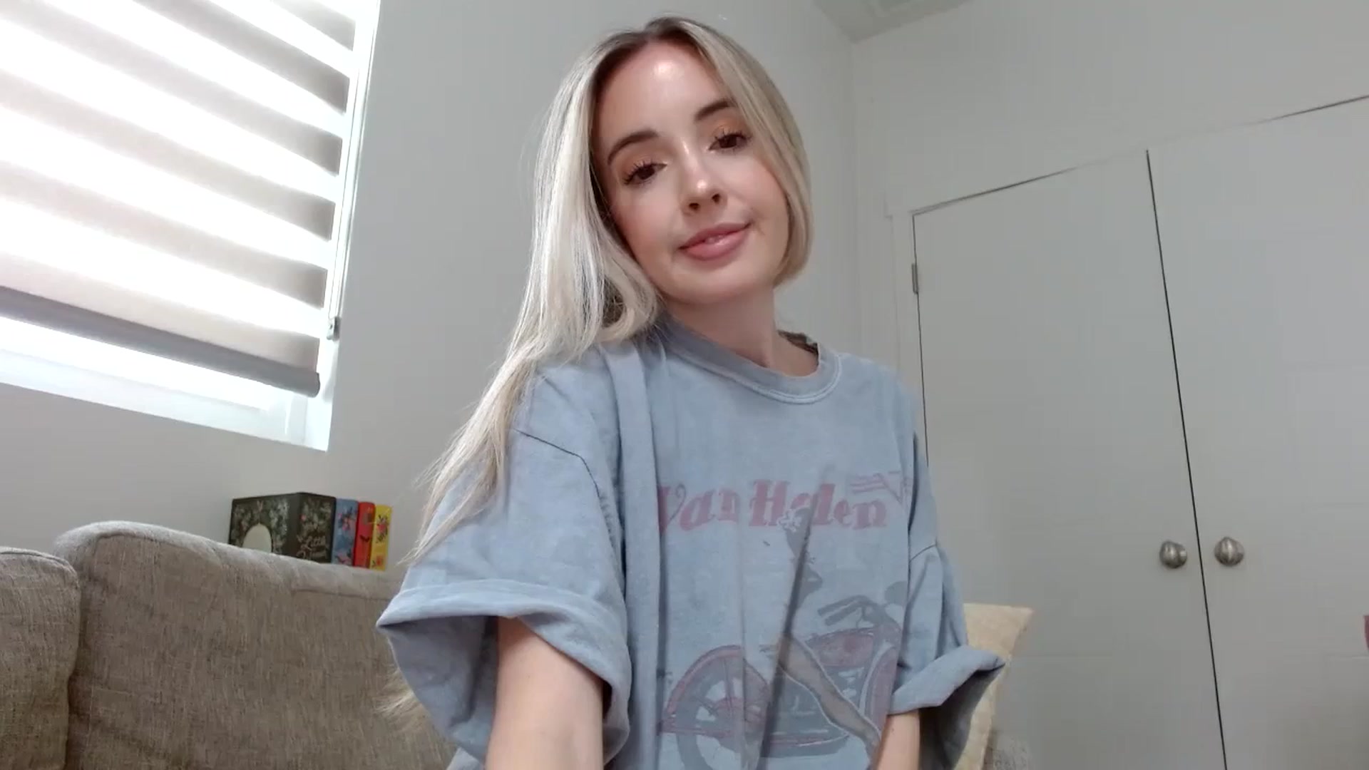 Gallery image thumbnail from Vegansoda's myfreecams stream on, 02/06/2024, 19:17 image 11 of 20