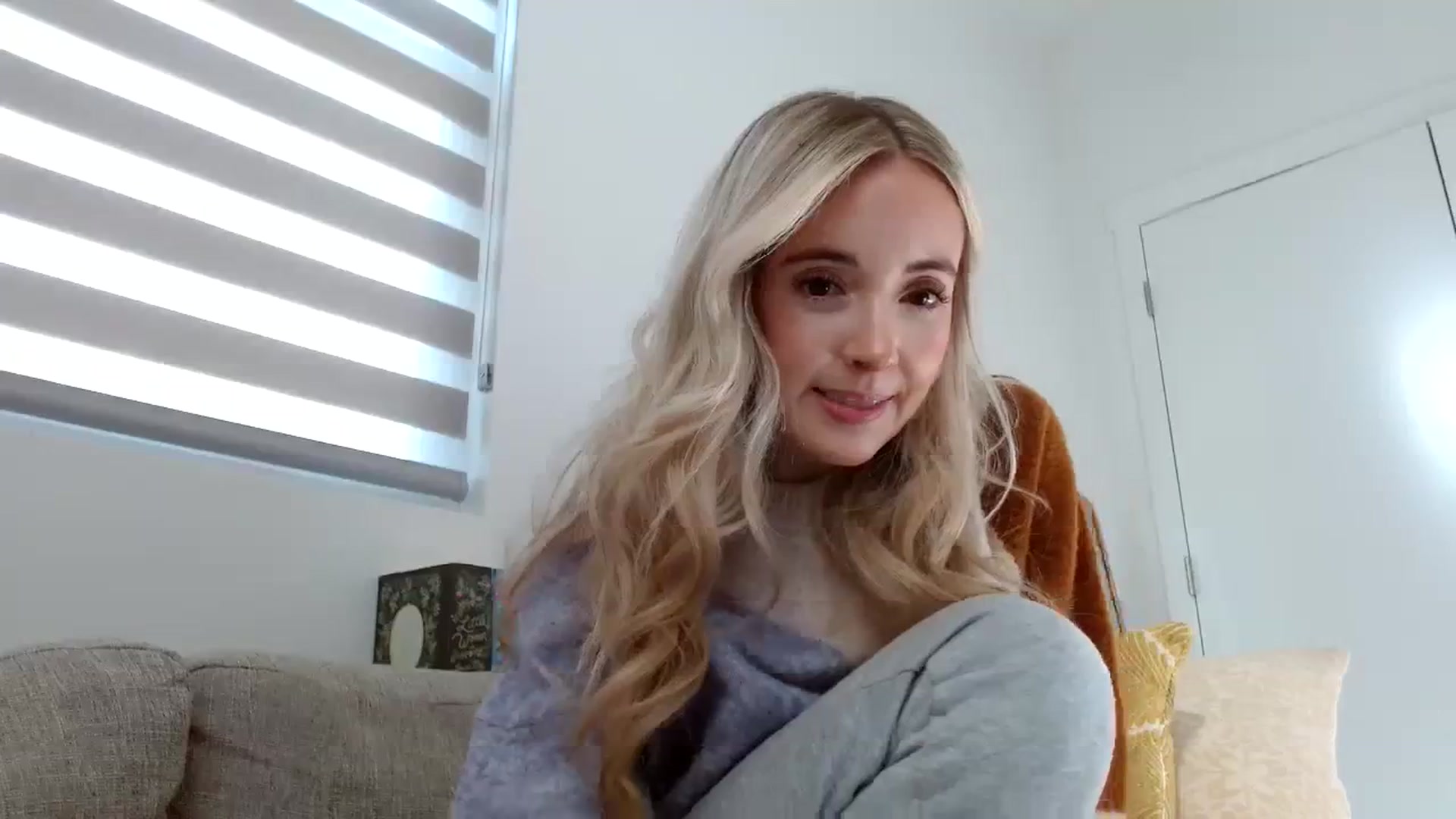 Gallery image thumbnail from Vegansoda's myfreecams stream on, 02/10/2024, 22:22 image 14 of 20
