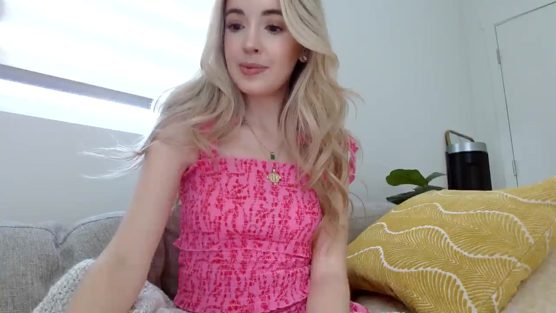 Gallery image thumbnail from Vegansoda's myfreecams stream on, 02/13/2024, 20:06 image 3 of 20