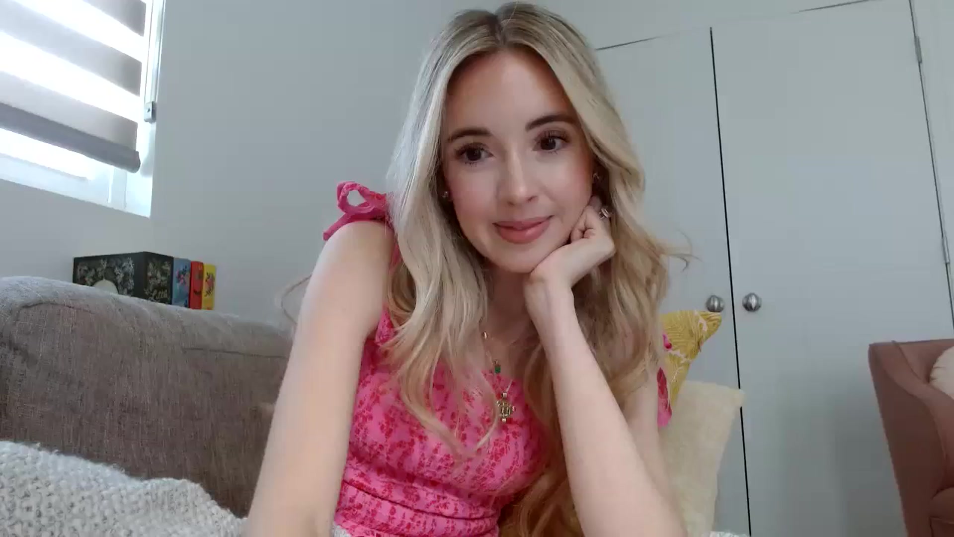 Gallery image thumbnail from Vegansoda's myfreecams stream on, 02/13/2024, 20:06 image 11 of 20
