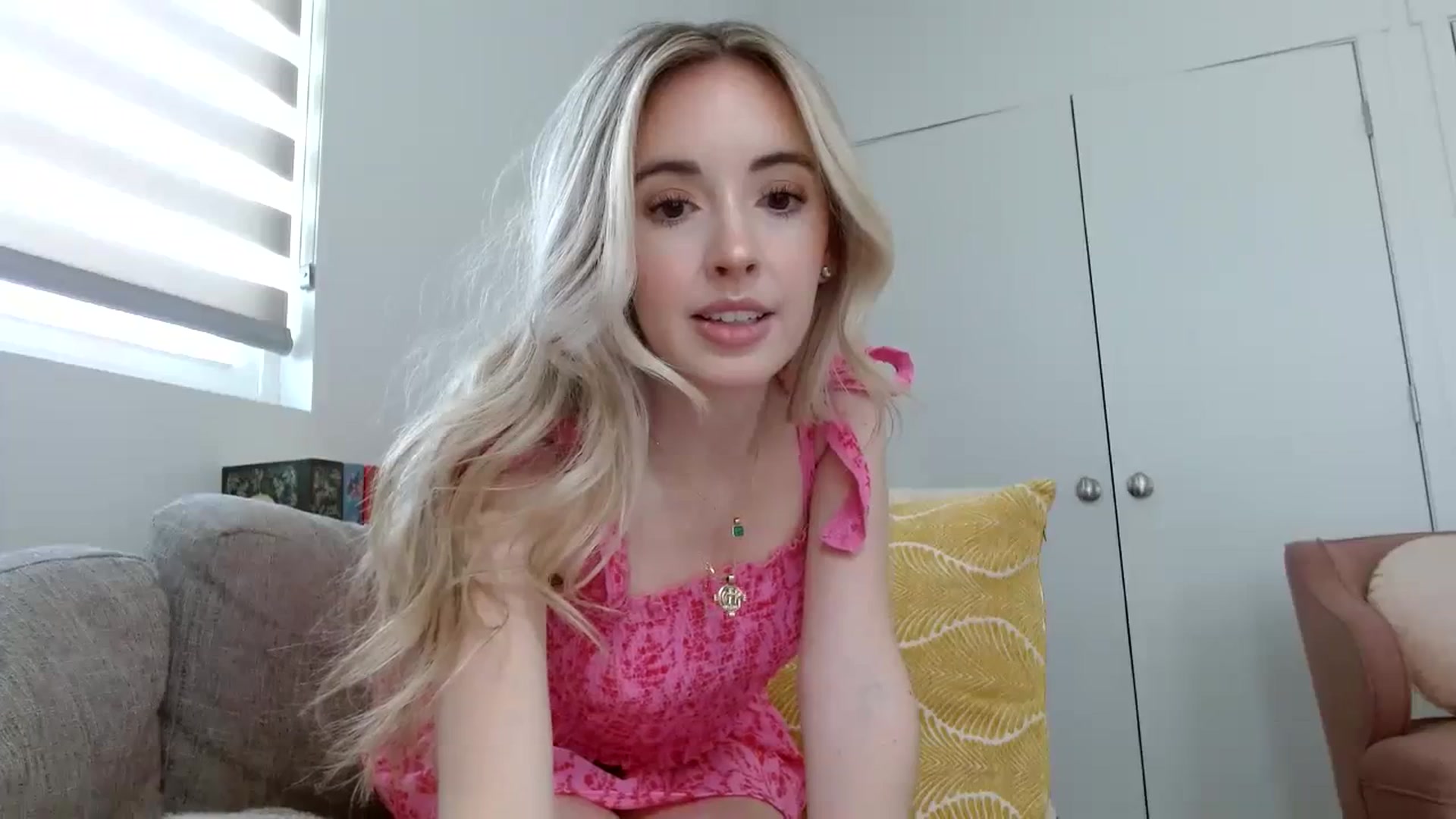 Gallery image thumbnail from Vegansoda's myfreecams stream on, 02/13/2024, 20:06 image 18 of 20