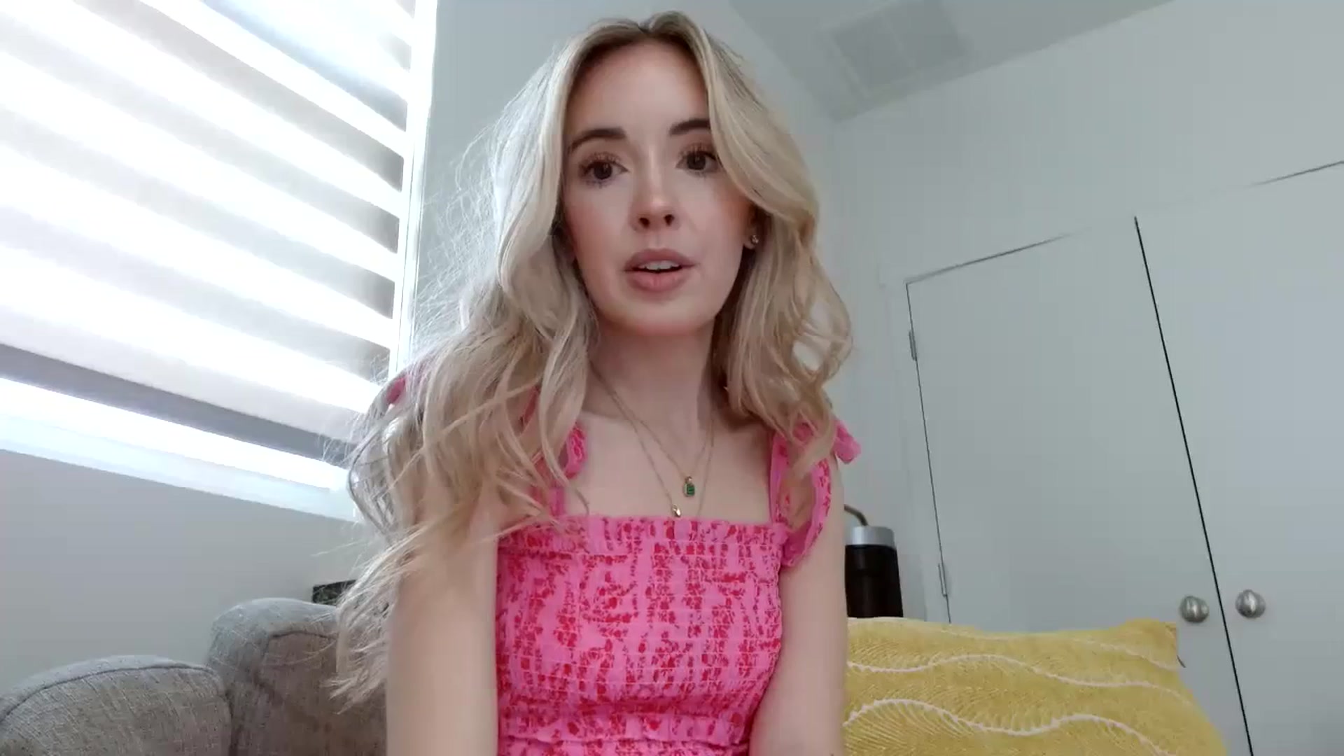 Gallery image thumbnail from Vegansoda's myfreecams stream on, 02/13/2024, 20:06 image 17 of 20