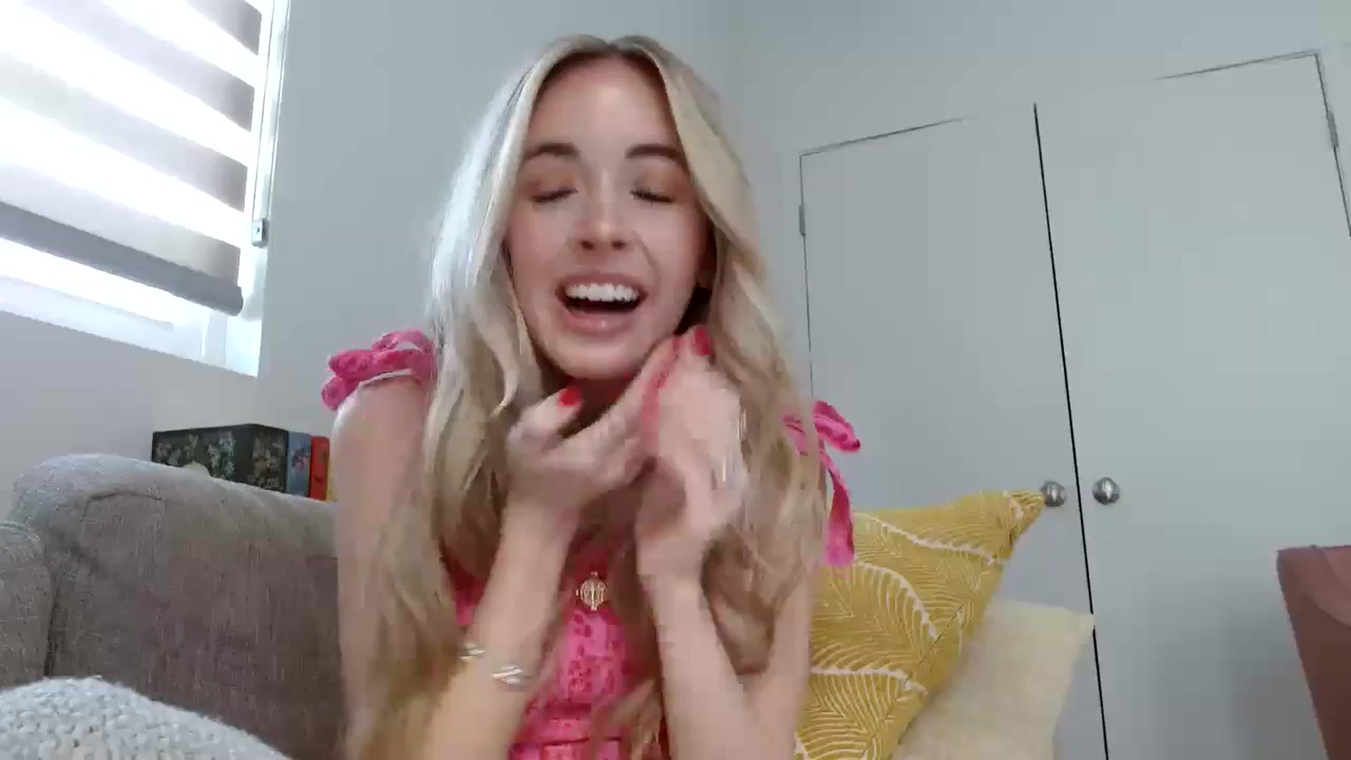 Gallery image thumbnail from Vegansoda's myfreecams stream on, 02/13/2024, 20:06 image 12 of 20