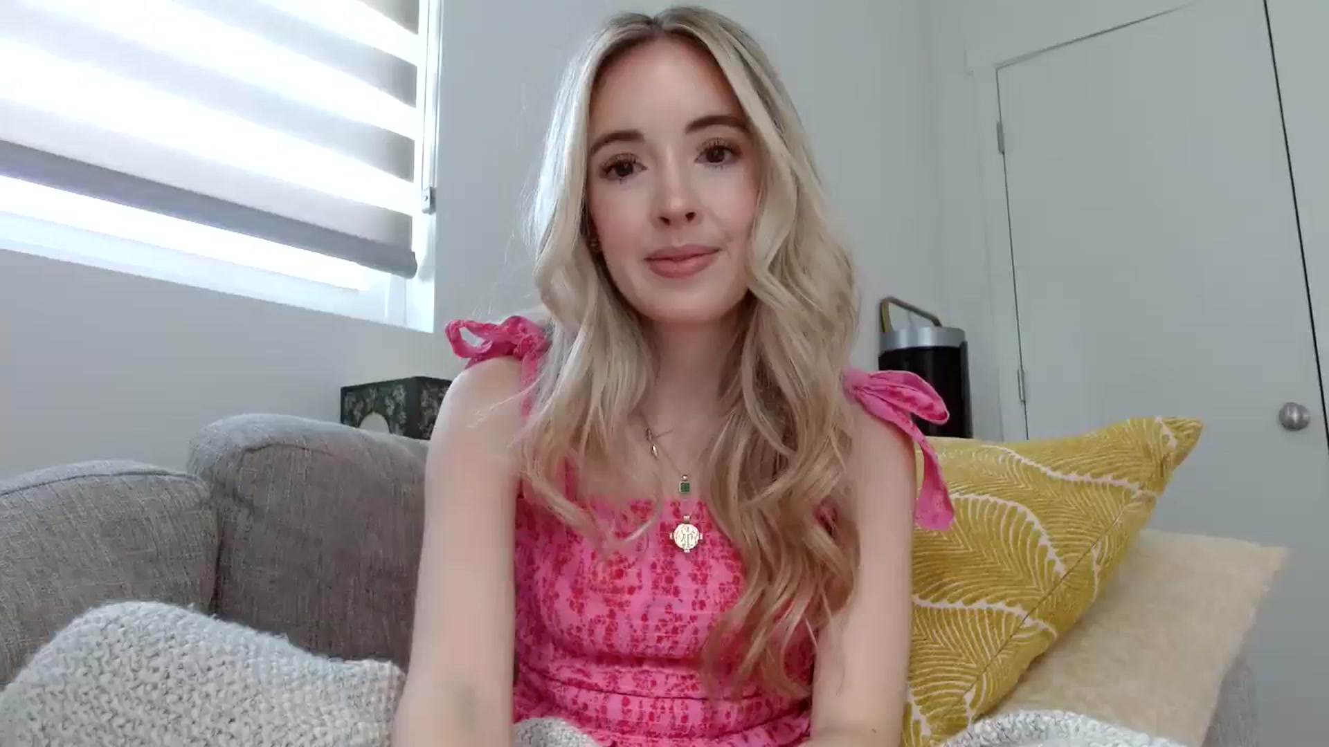 Gallery image thumbnail from Vegansoda's myfreecams stream on, 02/13/2024, 20:06 image 10 of 20