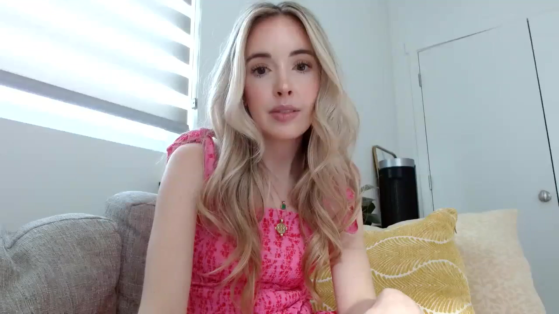 Gallery image thumbnail from Vegansoda's myfreecams stream on, 02/13/2024, 22:21 image 12 of 20