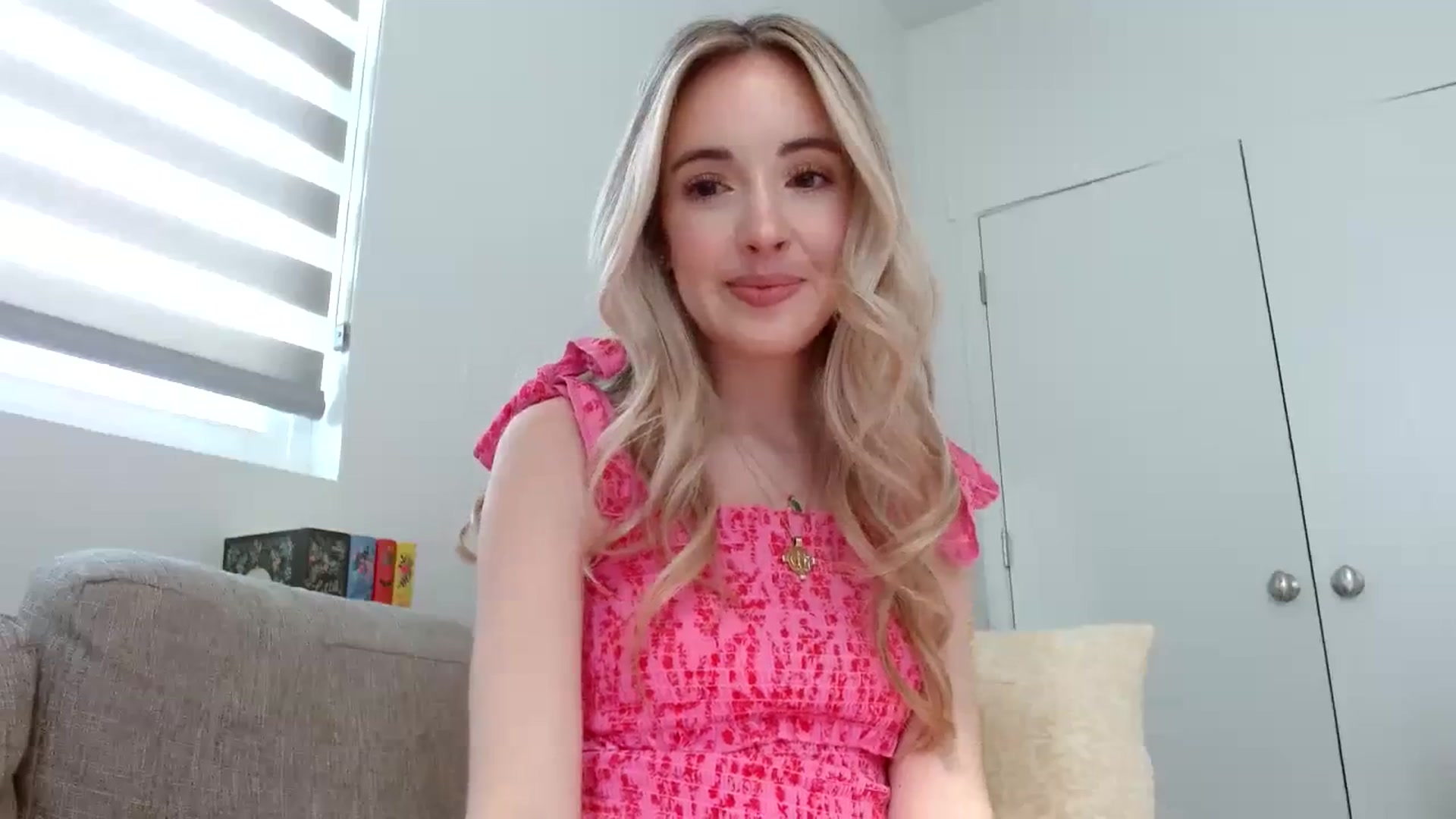 Gallery image thumbnail from Vegansoda's myfreecams stream on, 02/13/2024, 22:21 image 15 of 20