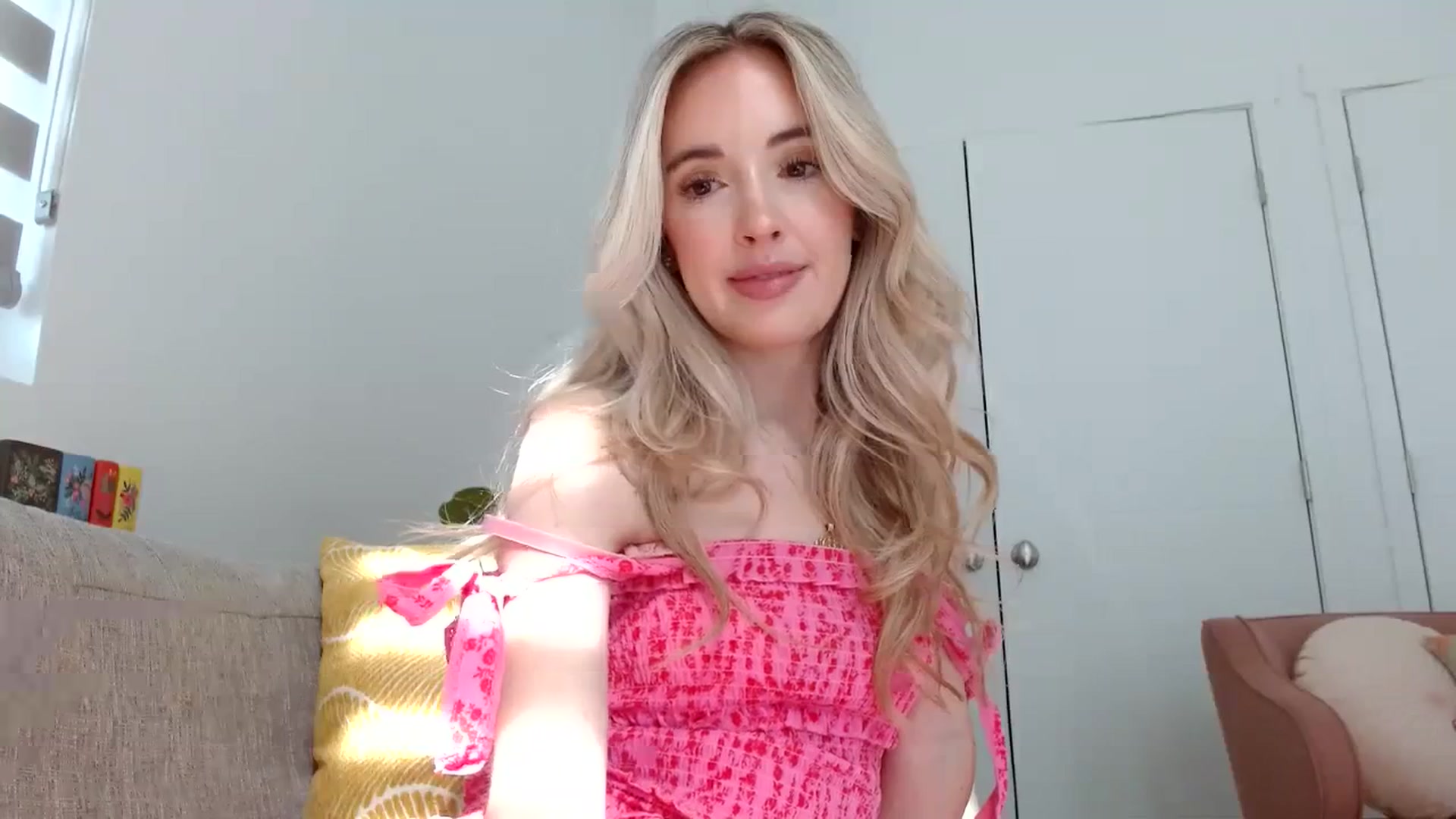 Gallery image thumbnail from Vegansoda's myfreecams stream on, 02/13/2024, 22:21 image 4 of 20