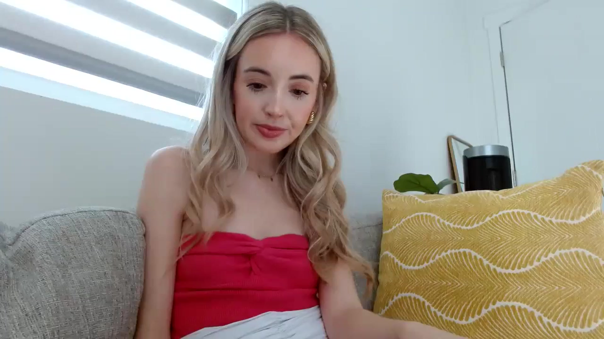 Gallery image thumbnail from Vegansoda's myfreecams stream on, 02/14/2024, 21:46 image 7 of 20