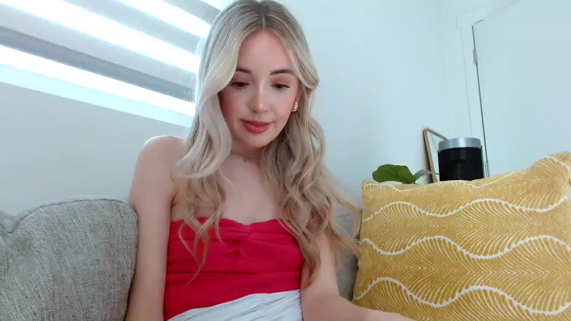 Gallery image thumbnail from Vegansoda's myfreecams stream on, 02/14/2024, 21:46 image 6 of 20