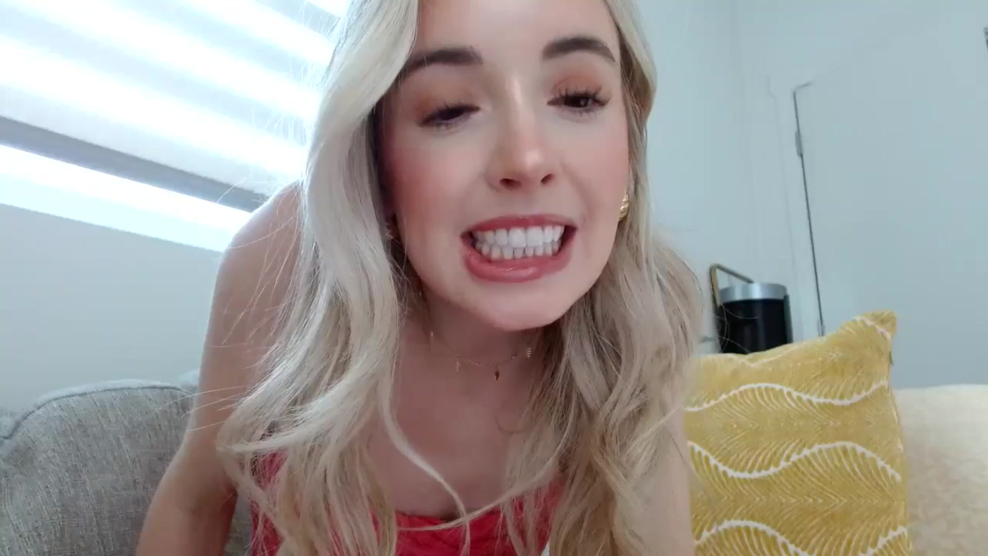 Gallery image thumbnail from Vegansoda's myfreecams stream on, 02/14/2024, 21:46 image 5 of 20