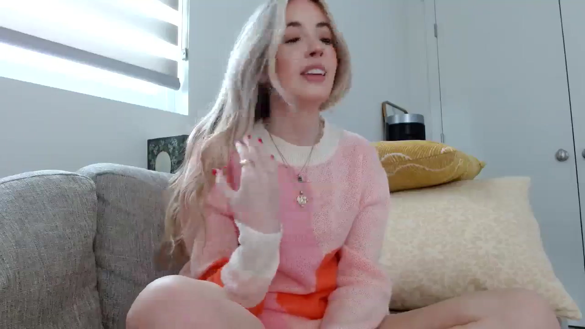 Gallery image thumbnail from Vegansoda's myfreecams stream on, 02/15/2024, 19:31 image 15 of 20
