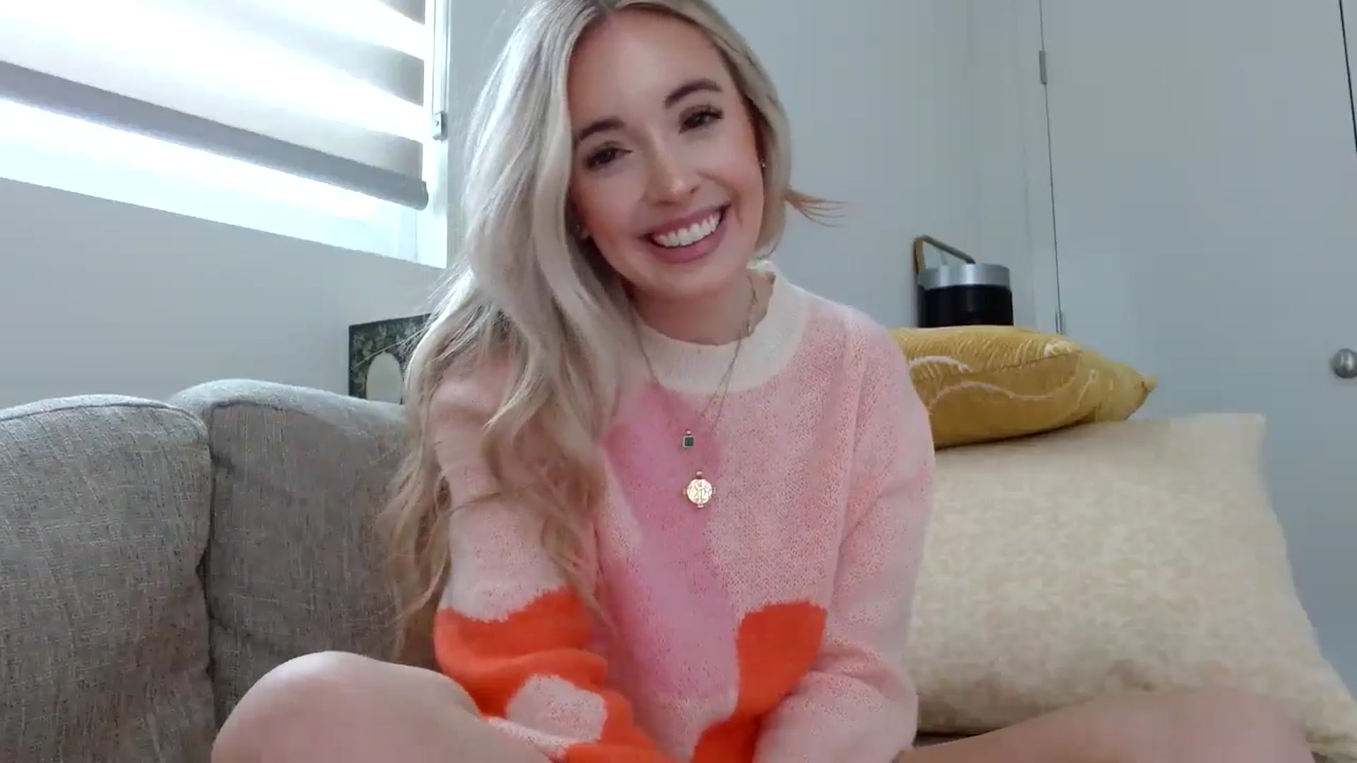 Gallery image thumbnail from Vegansoda's myfreecams stream on, 02/15/2024, 19:31 image 16 of 20