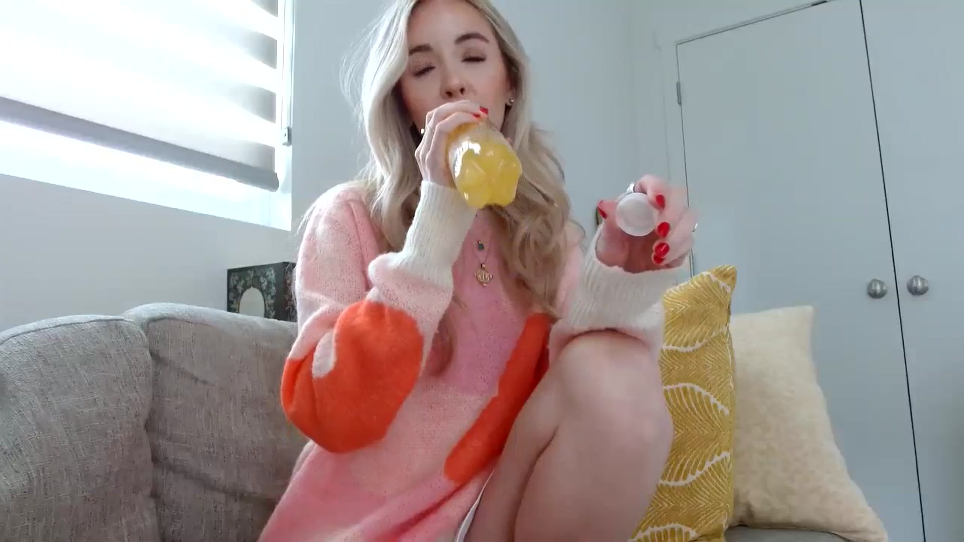 Gallery image thumbnail from Vegansoda's myfreecams stream on, 02/15/2024, 19:31 image 3 of 20