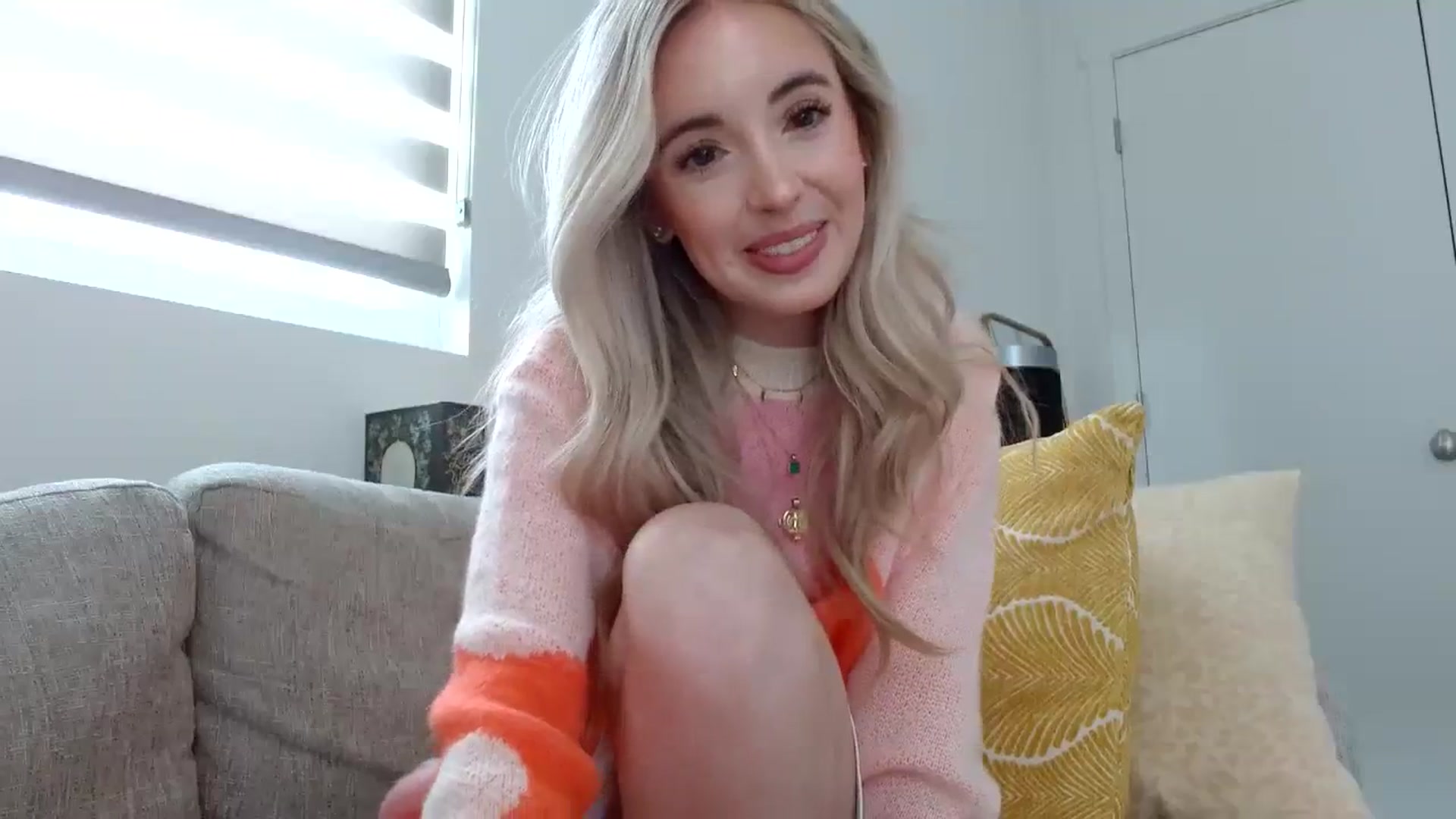 Gallery image thumbnail from Vegansoda's myfreecams stream on, 02/15/2024, 19:31 image 8 of 20