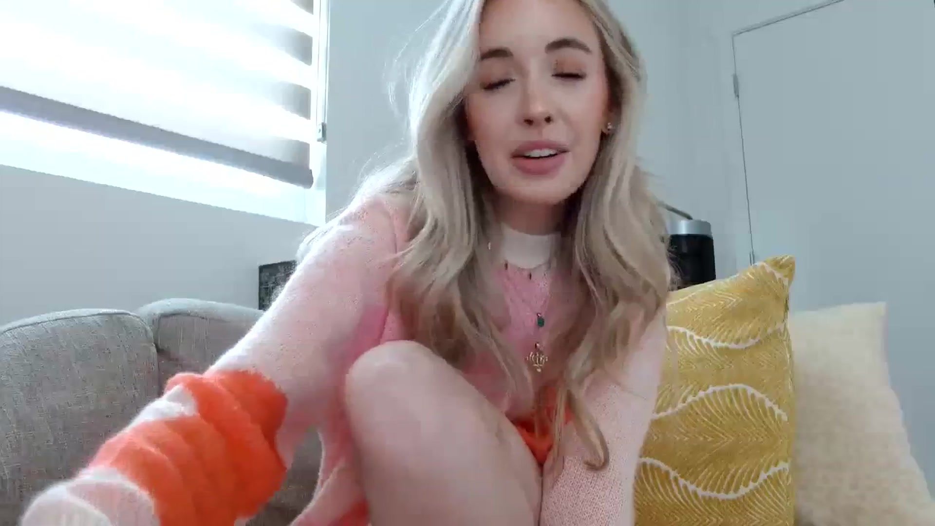 Gallery image thumbnail from Vegansoda's myfreecams stream on, 02/15/2024, 19:31 image 12 of 20