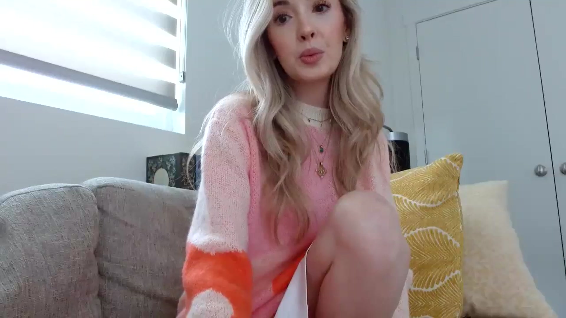 Gallery image thumbnail from Vegansoda's myfreecams stream on, 02/15/2024, 19:31 image 4 of 20