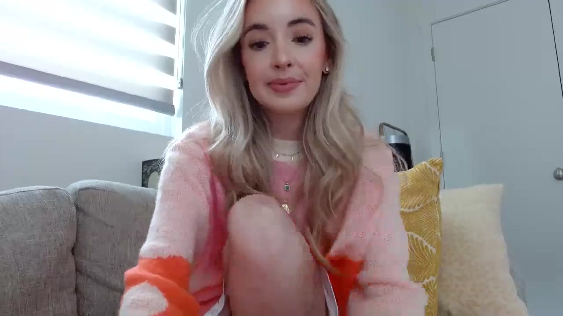 Gallery image thumbnail from Vegansoda's myfreecams stream on, 02/15/2024, 19:31 image 5 of 20