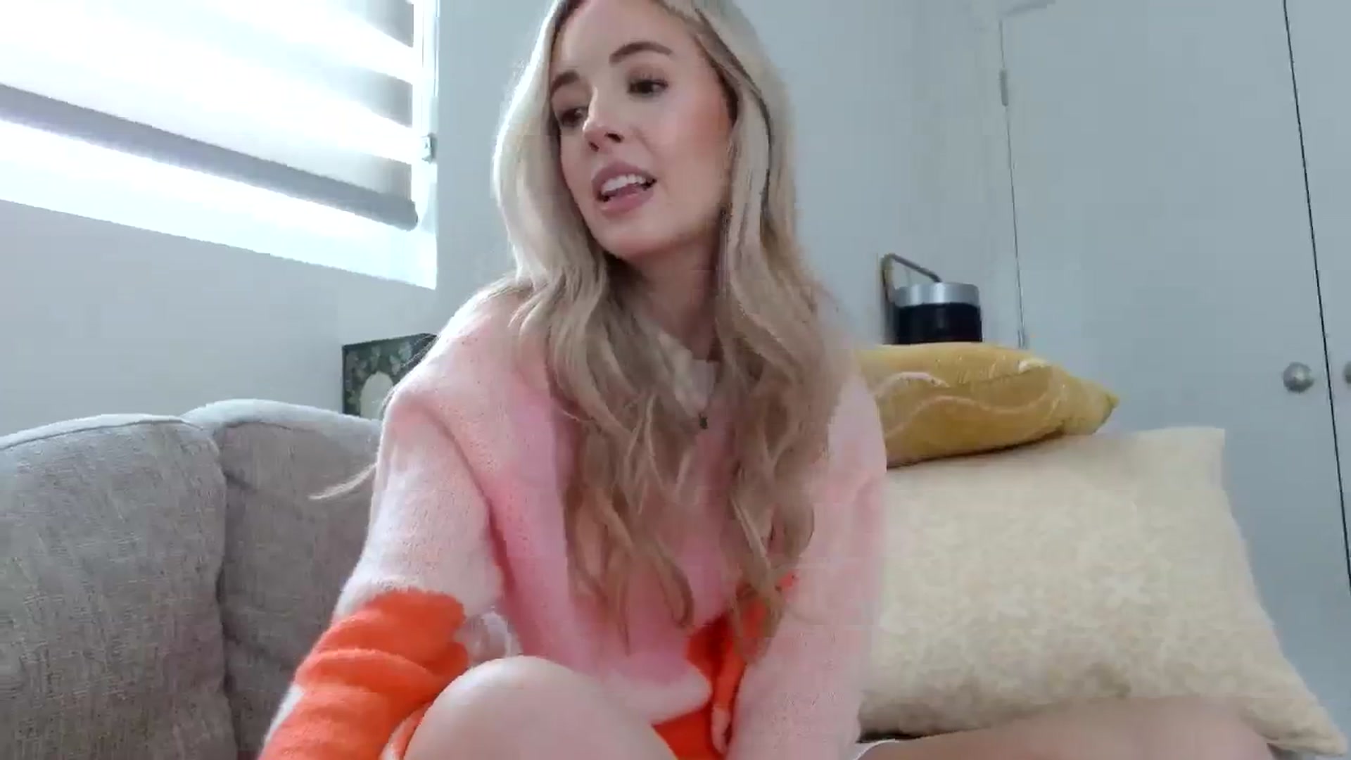 Gallery image thumbnail from Vegansoda's myfreecams stream on, 02/15/2024, 19:31 image 14 of 20