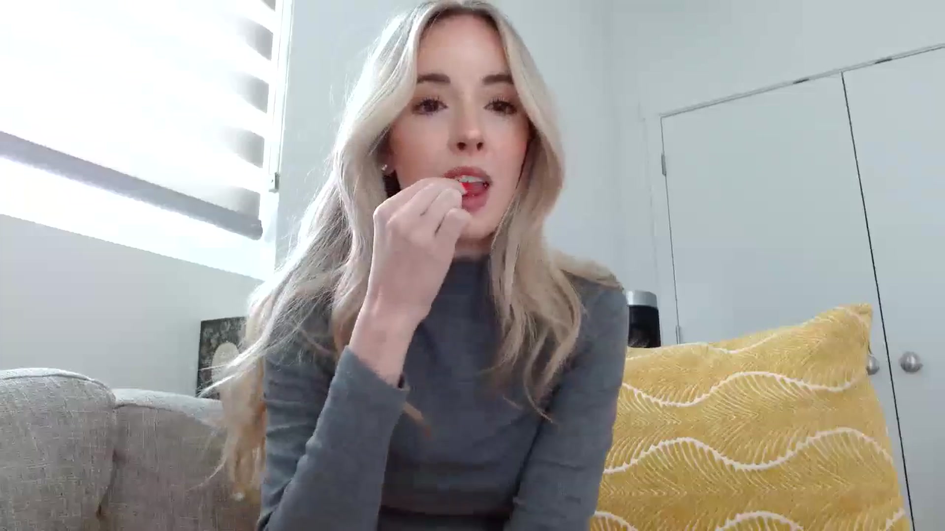 Gallery image thumbnail from Vegansoda's myfreecams stream on, 02/16/2024, 22:28 image 2 of 20