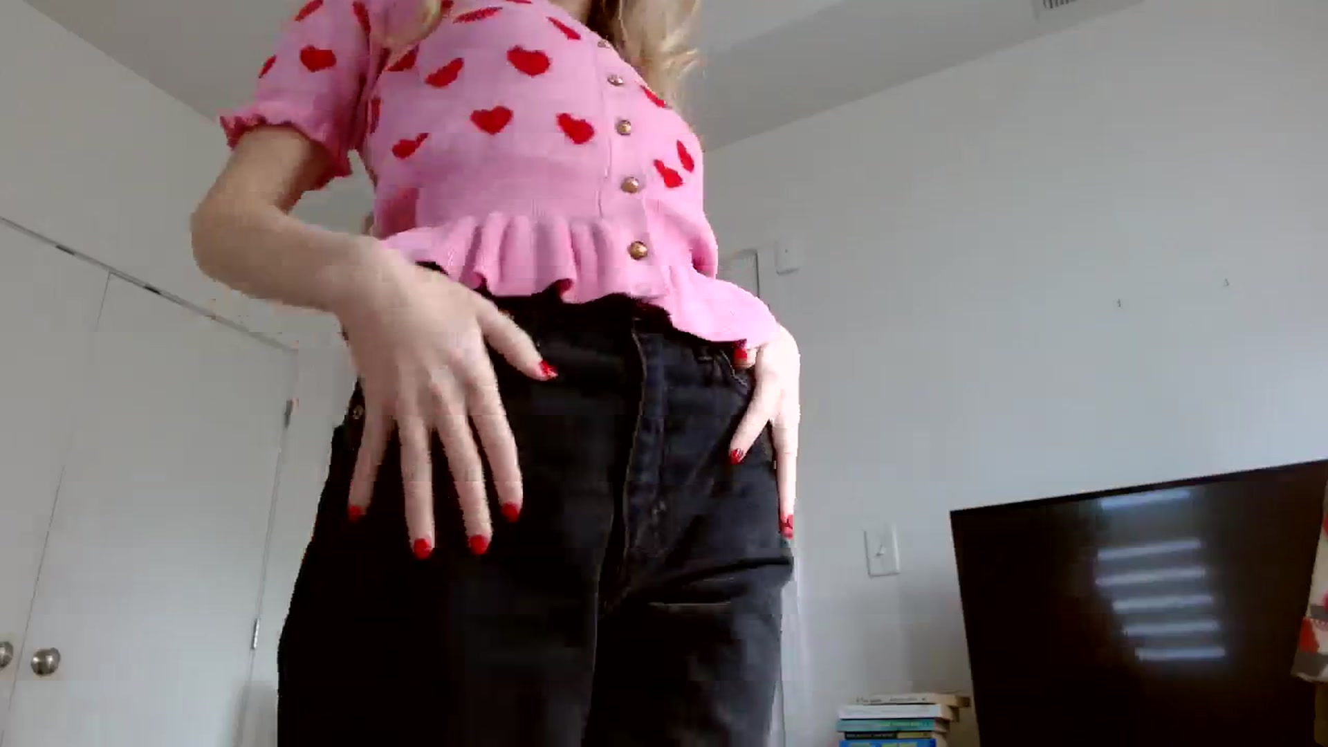 Gallery image thumbnail from Vegansoda's myfreecams stream on, 02/19/2024, 19:30 image 18 of 20