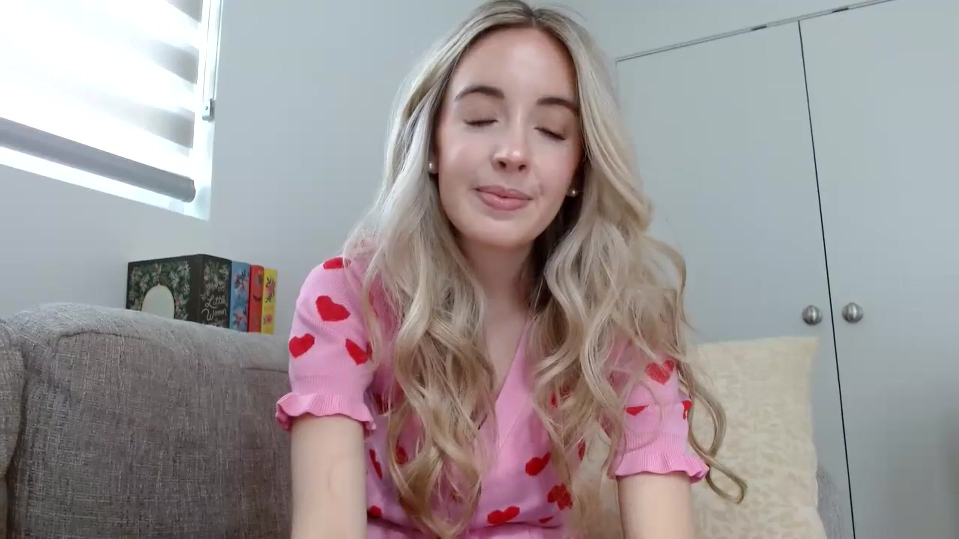 Gallery image thumbnail from Vegansoda's myfreecams stream on, 02/19/2024, 19:30 image 10 of 20