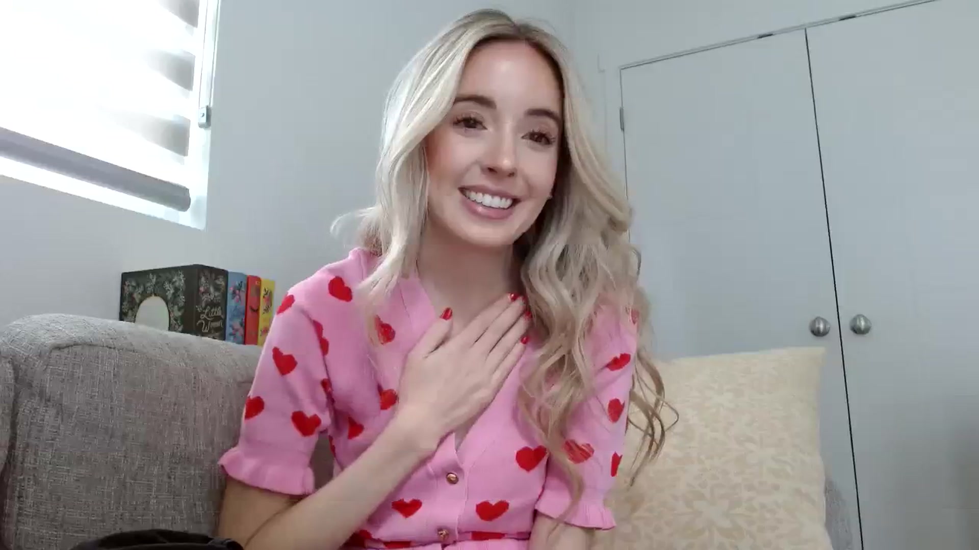 Gallery image thumbnail from Vegansoda's myfreecams stream on, 02/19/2024, 19:30 image 6 of 20